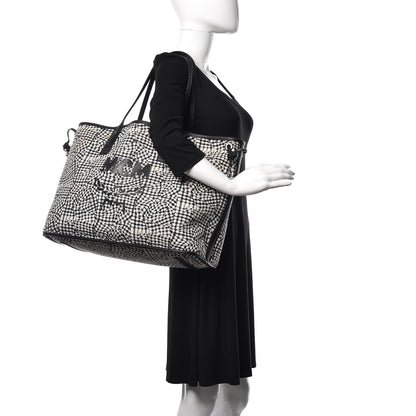 MCM Visetos Large Liz Reversible Shopper Tote Black 3 of 19