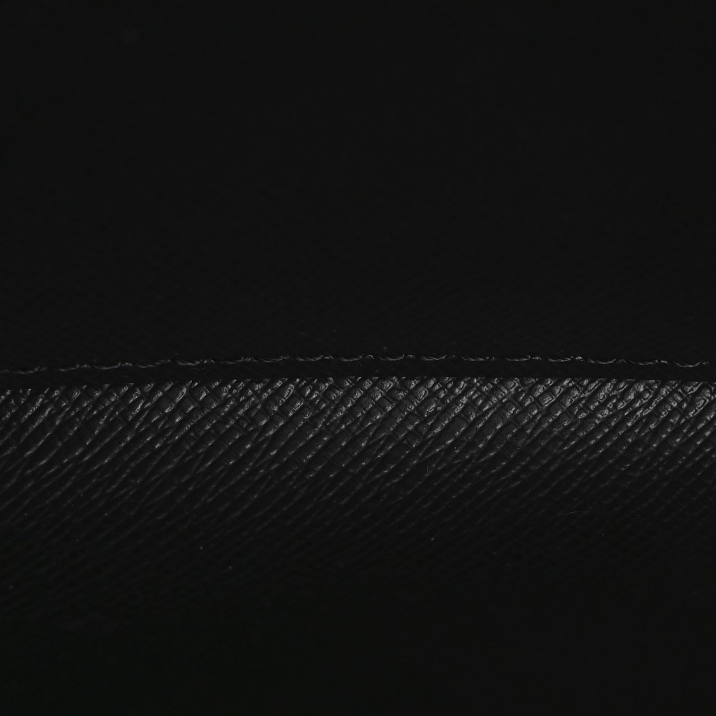Epi Twist Wallet Black