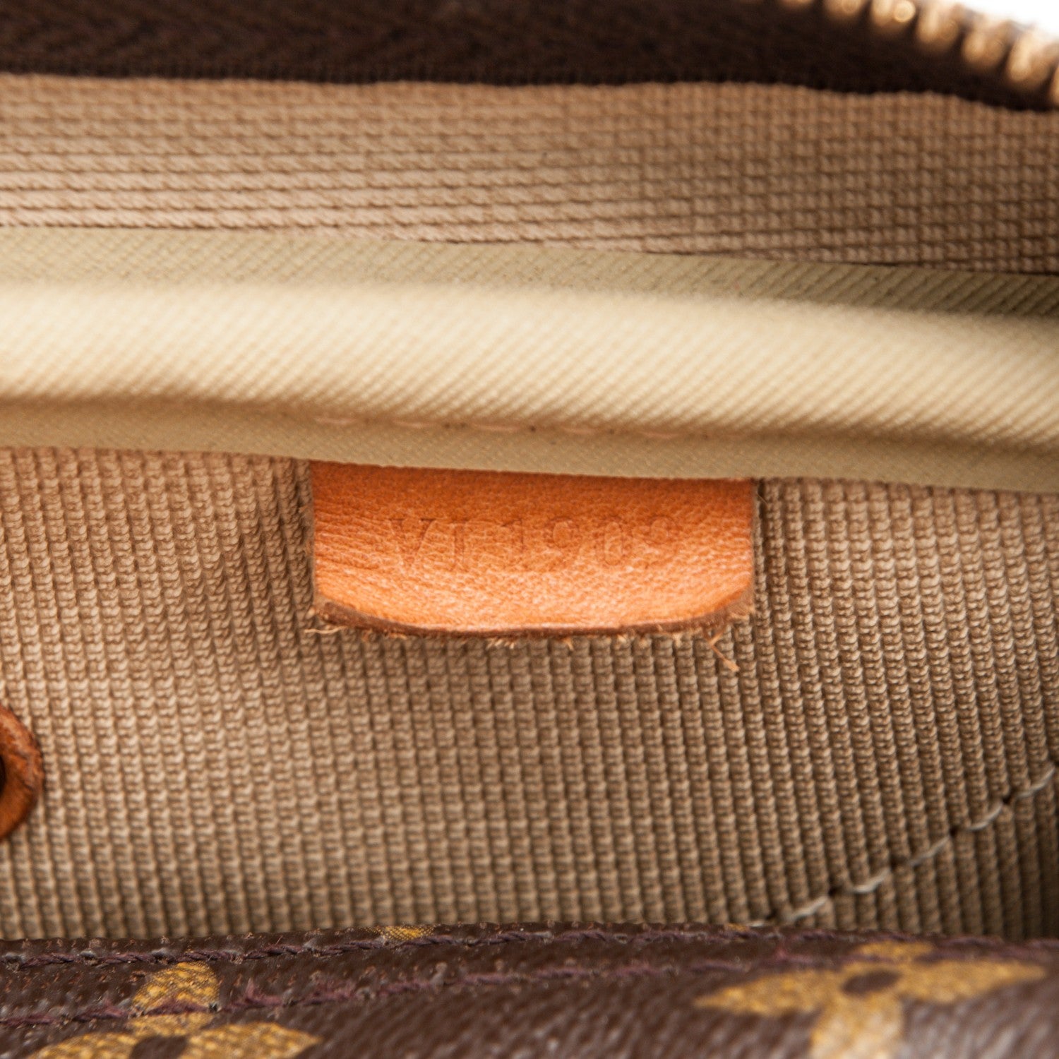 Louis Vuitton Monogram Evasion Sports Bag 7 of 10