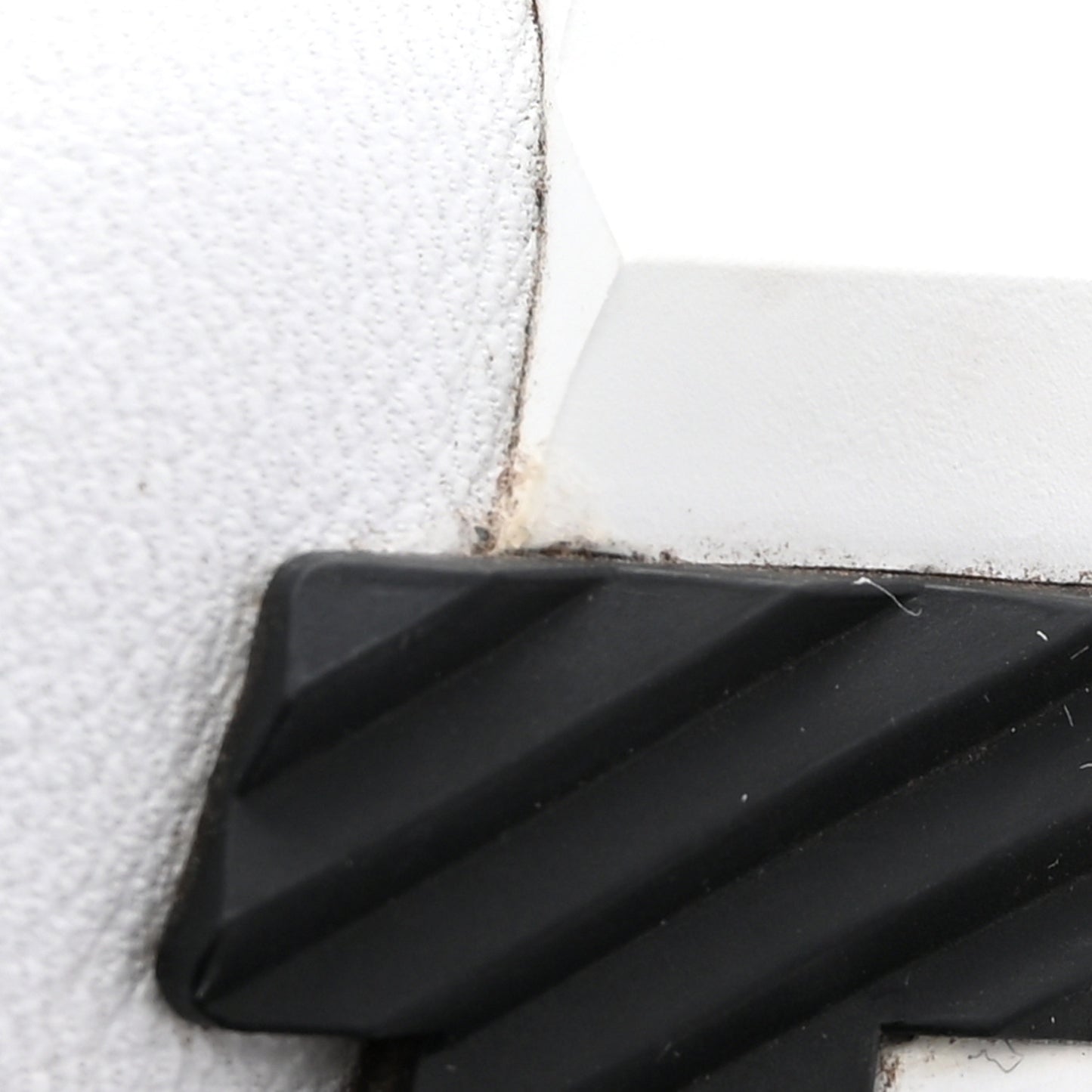 Goatskin Suede Goatskin Bouncing Sneakers White Black