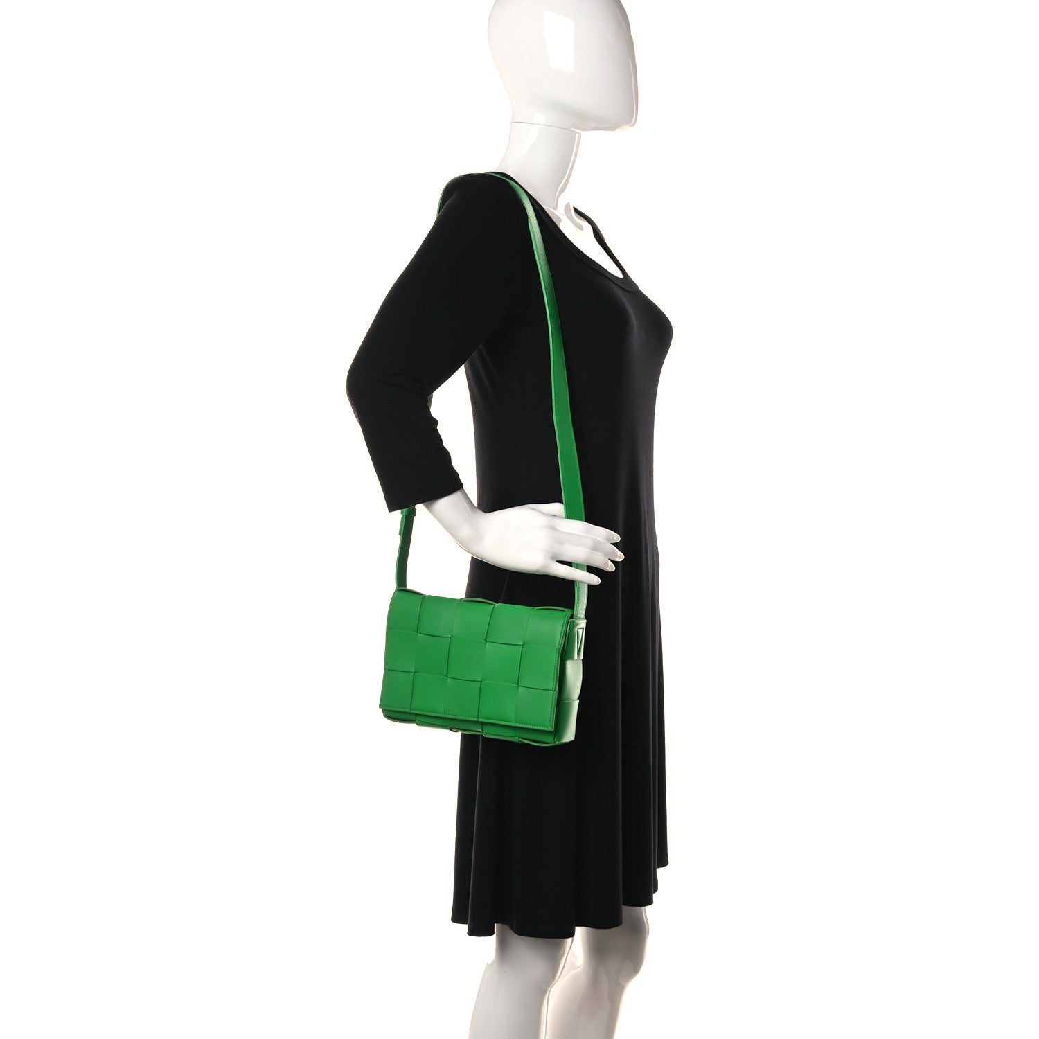 Bottega Veneta Lambskin Maxi Intrecciato Cassette Crossbody Bag Parakeet 2 of 10