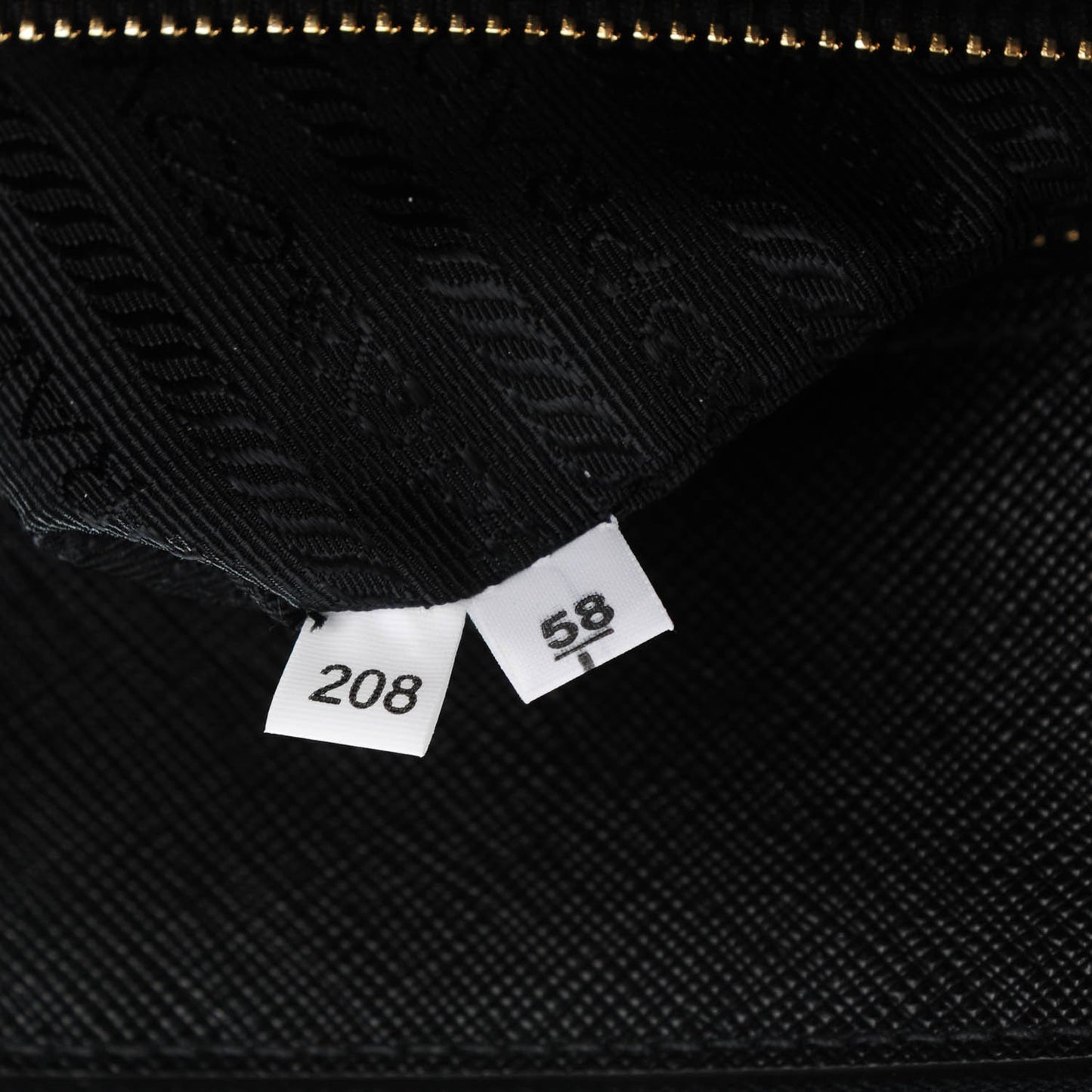 Saffiano Lux Extra Large Galleria Double Zip Tote Black