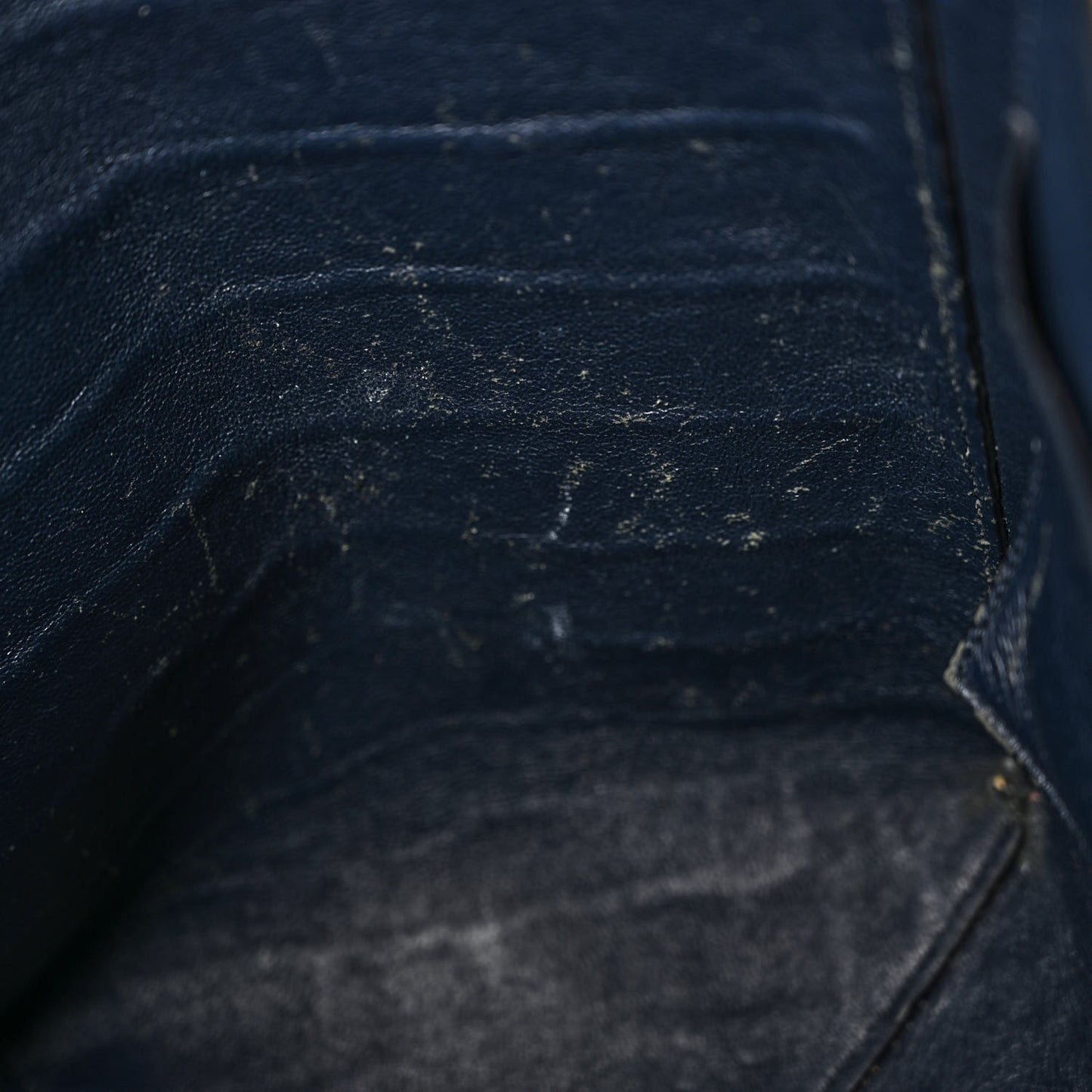 Nubuck Crocodile Embossed Medium Belt Cabas Phantom Navy Blue