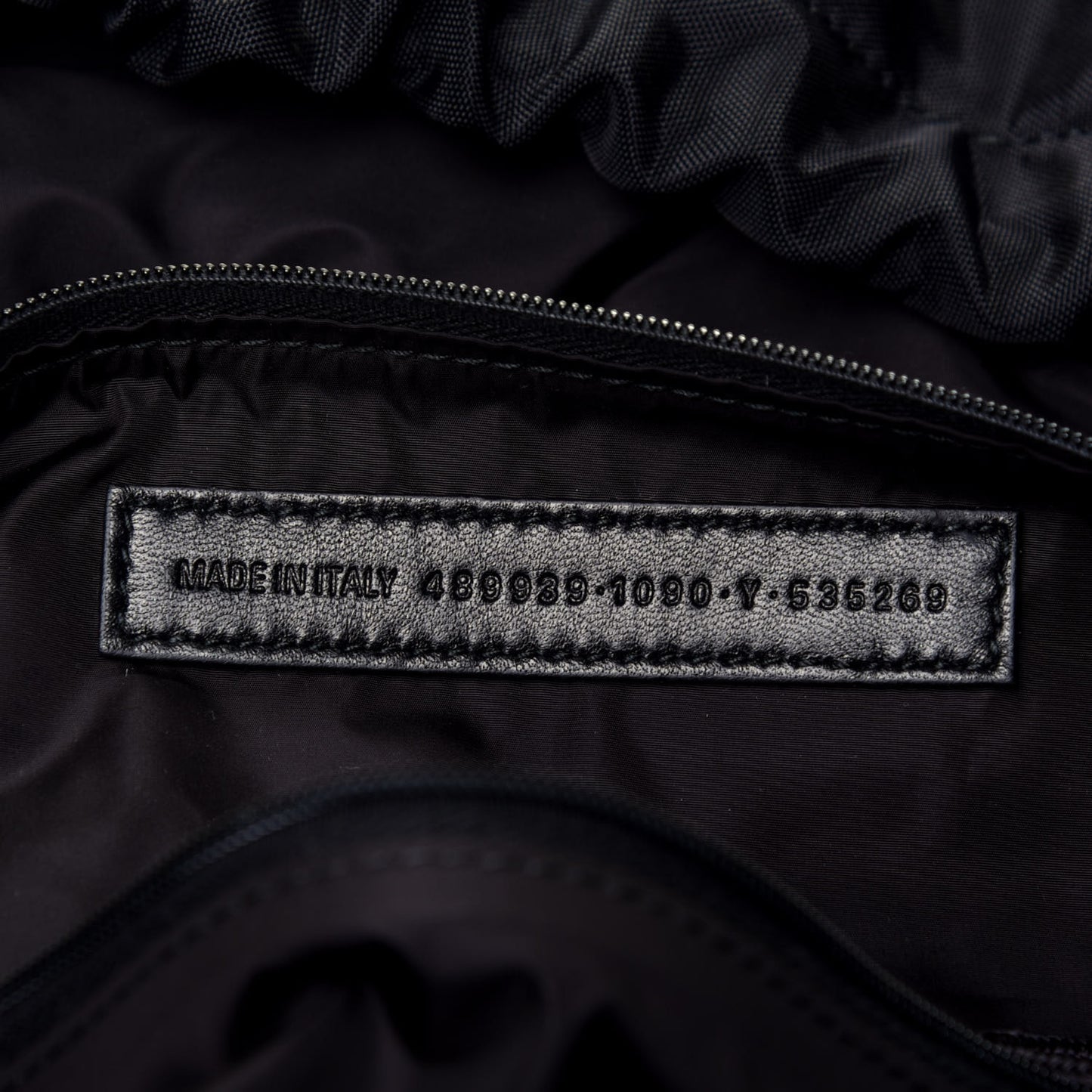 Textured Sport Nylon Logo Embroidered S Wheel Gym Bag Black Bleu Navy