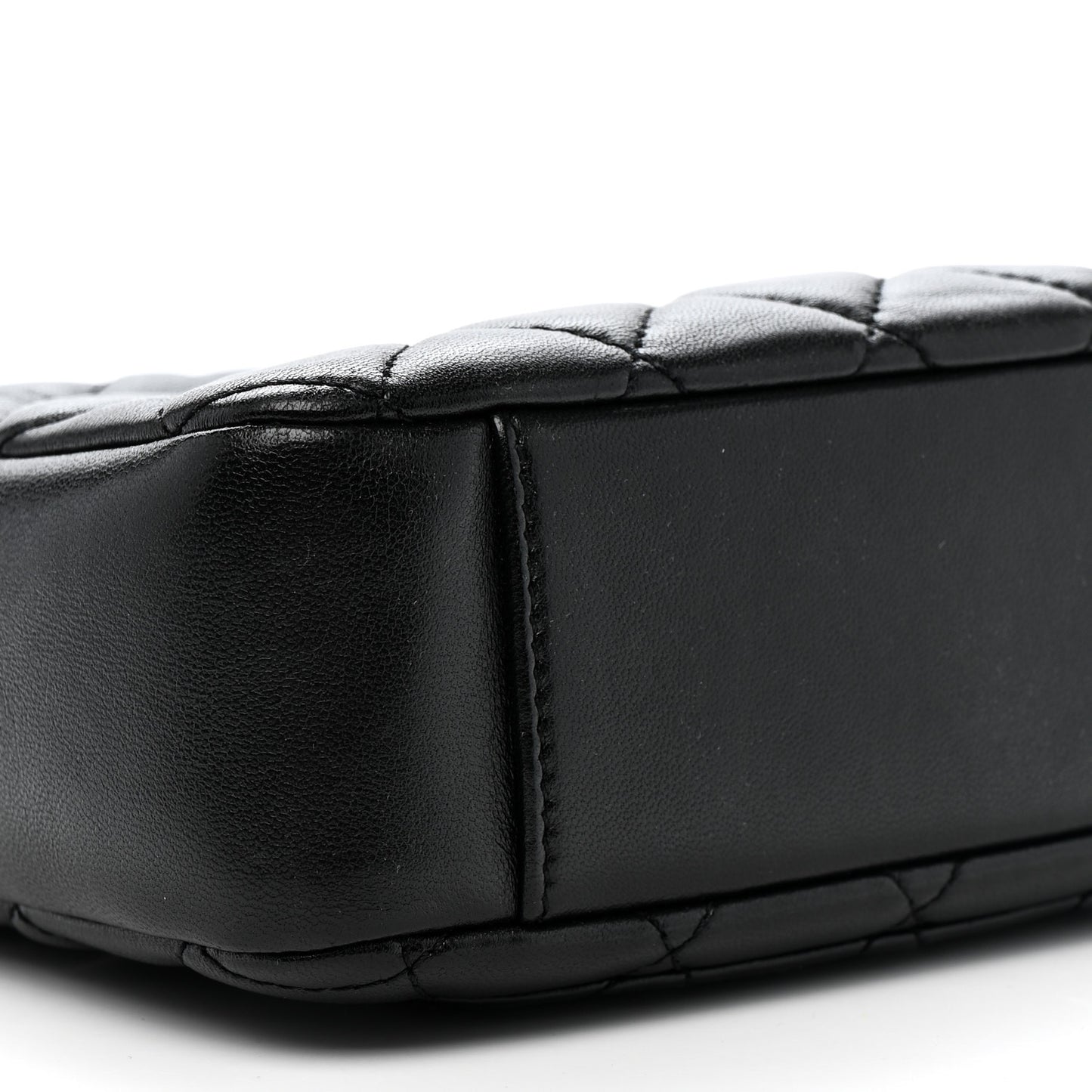 Lambskin Quilted CC Pearl Crush Camera Case Black