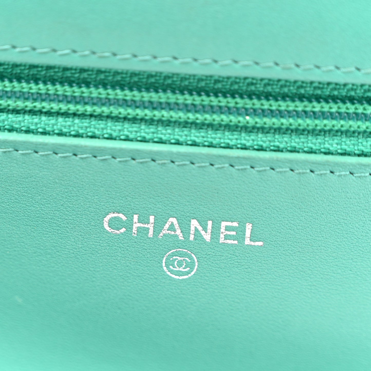 Patent Quilted Wallet On Chain WOC Green