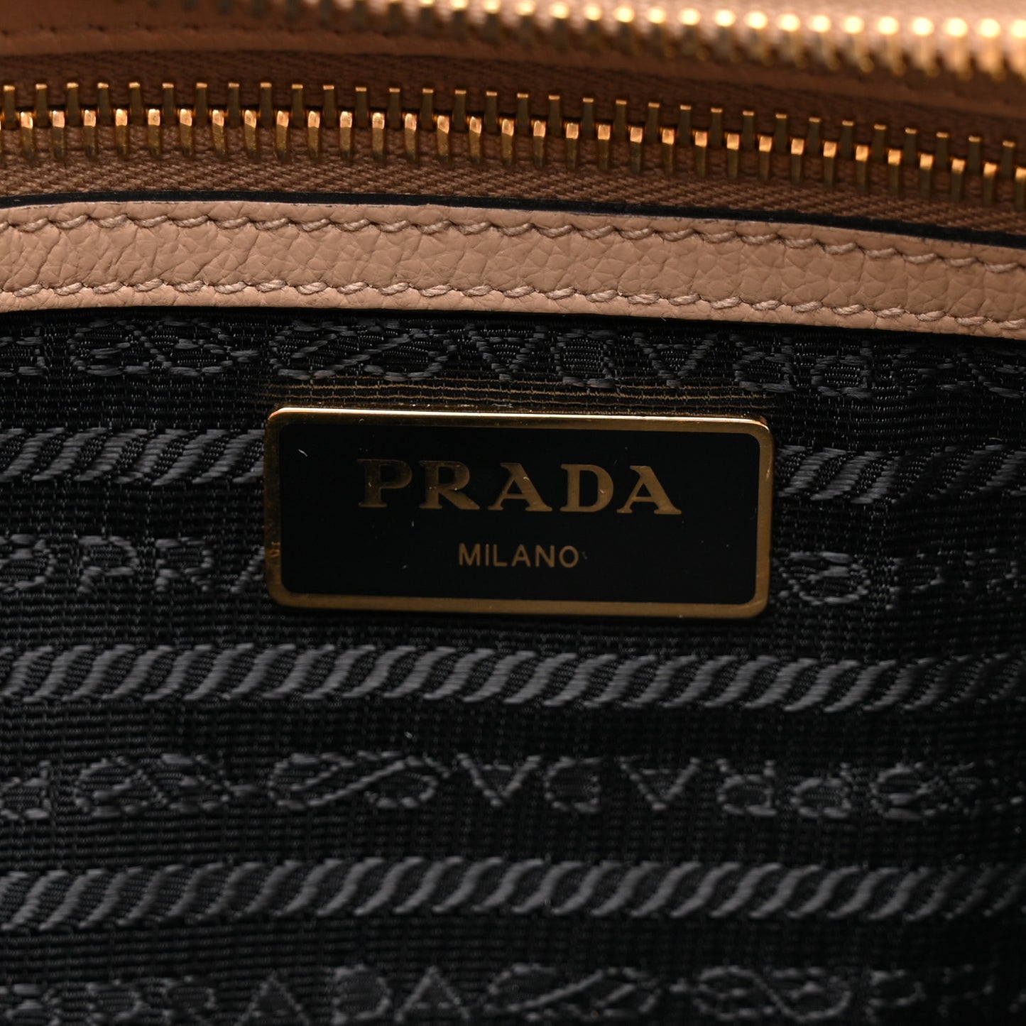 Glace Calfskin Embossed Logo Crossbody Cammeo