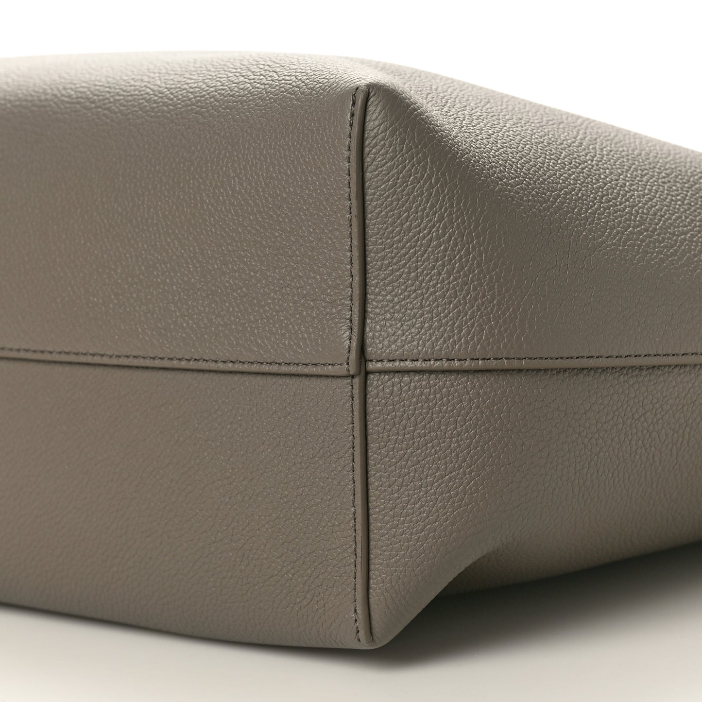 Grained Calfskin Triomphe Medium Cabas Anais Pebble