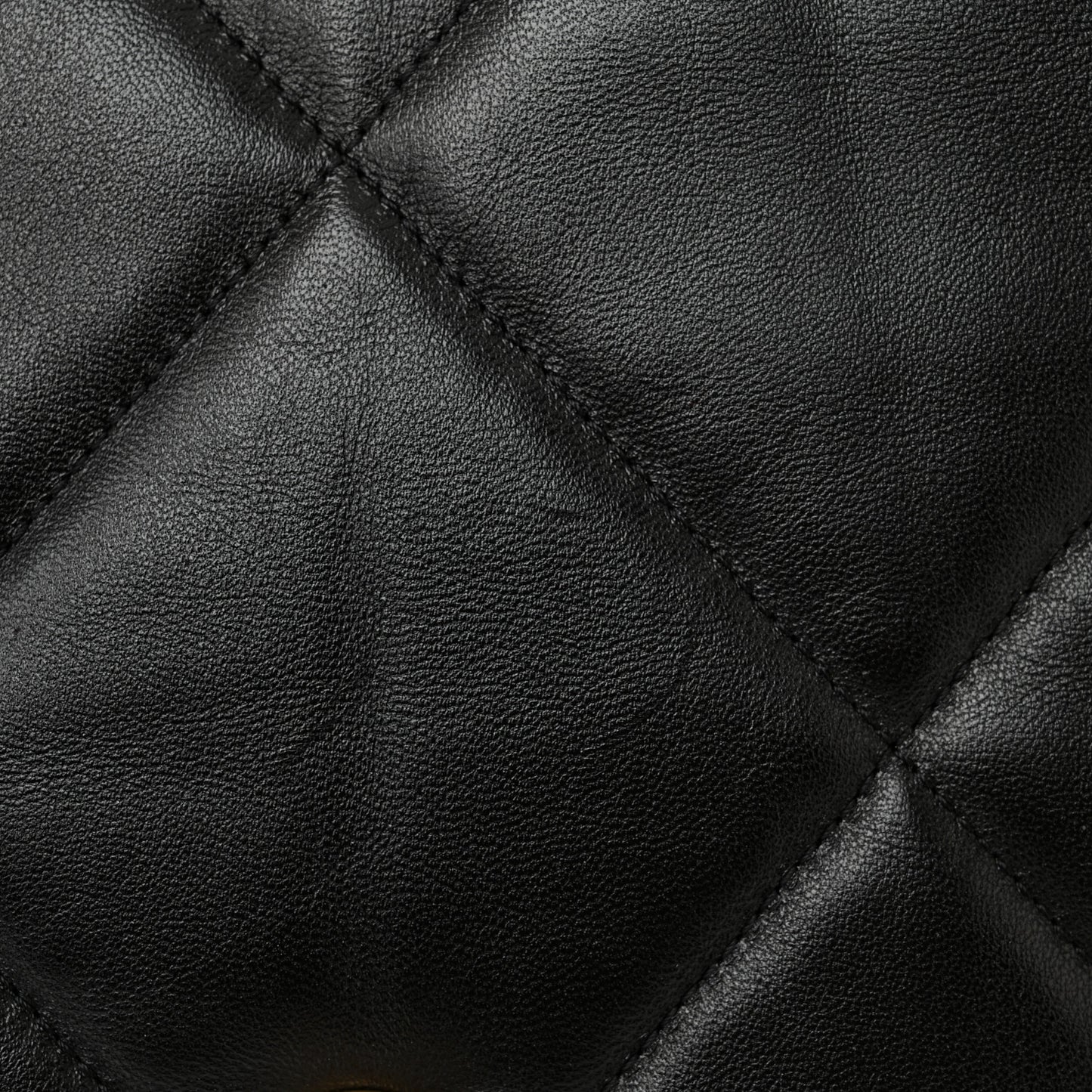 Lambskin Quilted Maxi Chanel 19 Flap Black