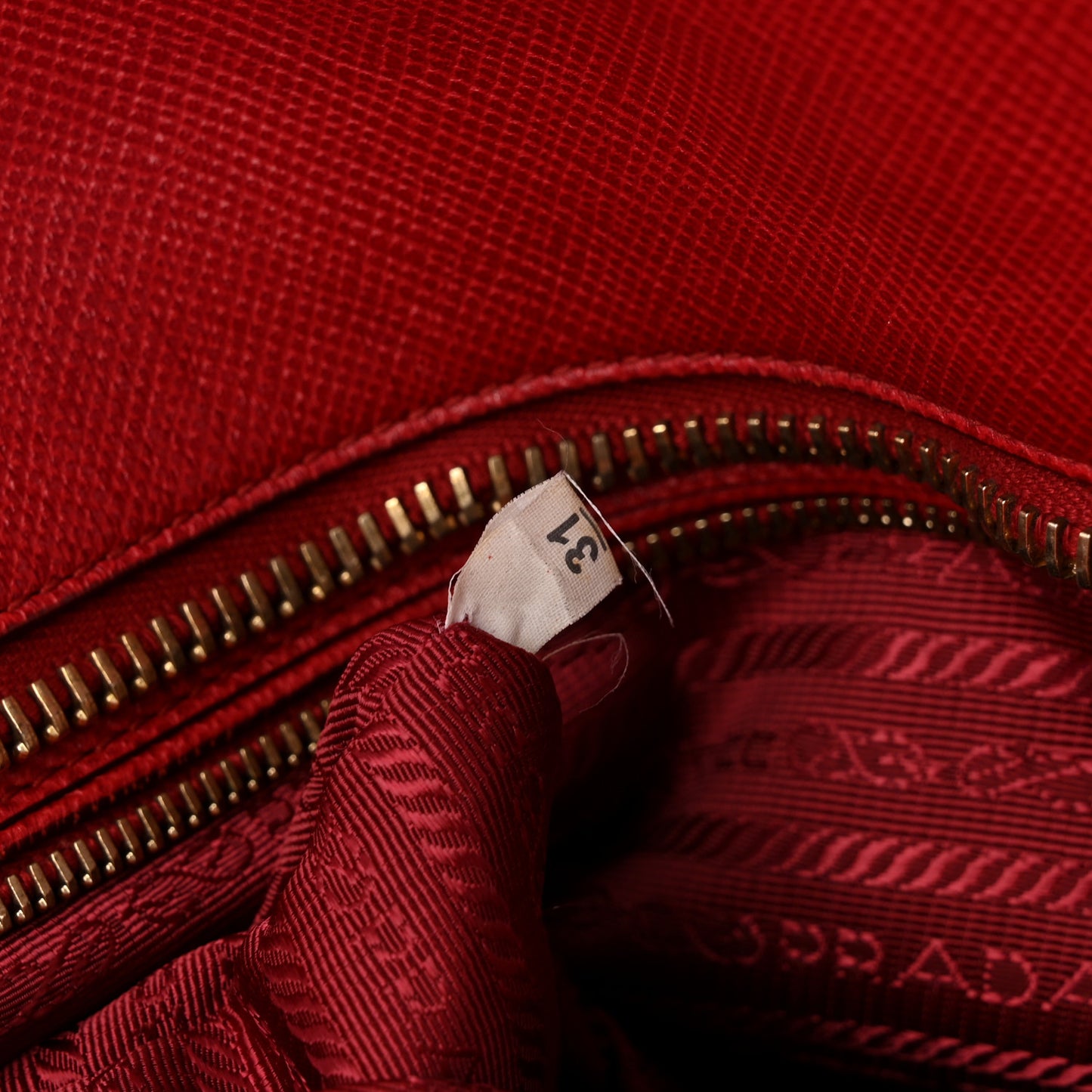 Saffiano Cuir Top Handle Dome Tote Rosso