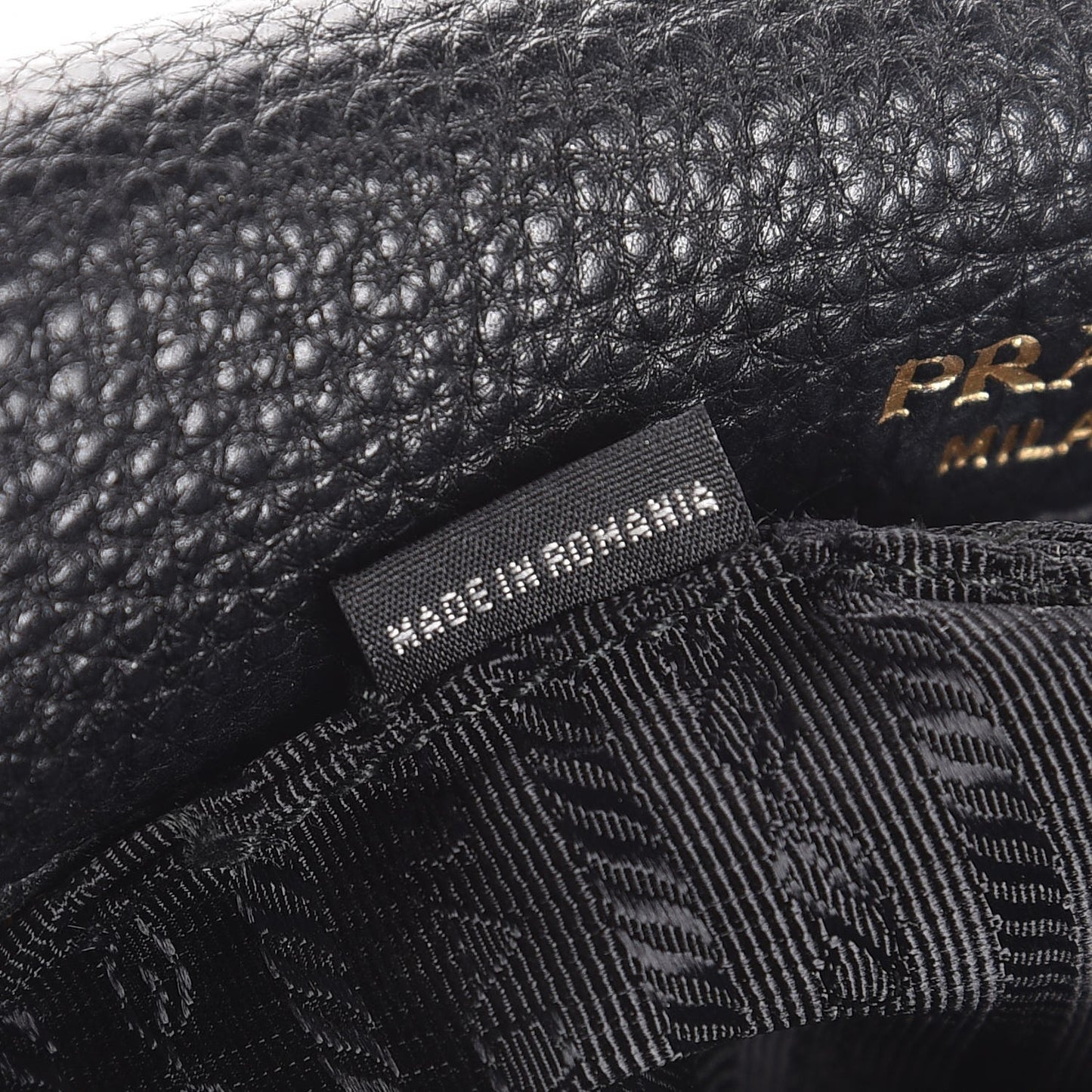 Vitello Daino Shoulder Bag Black