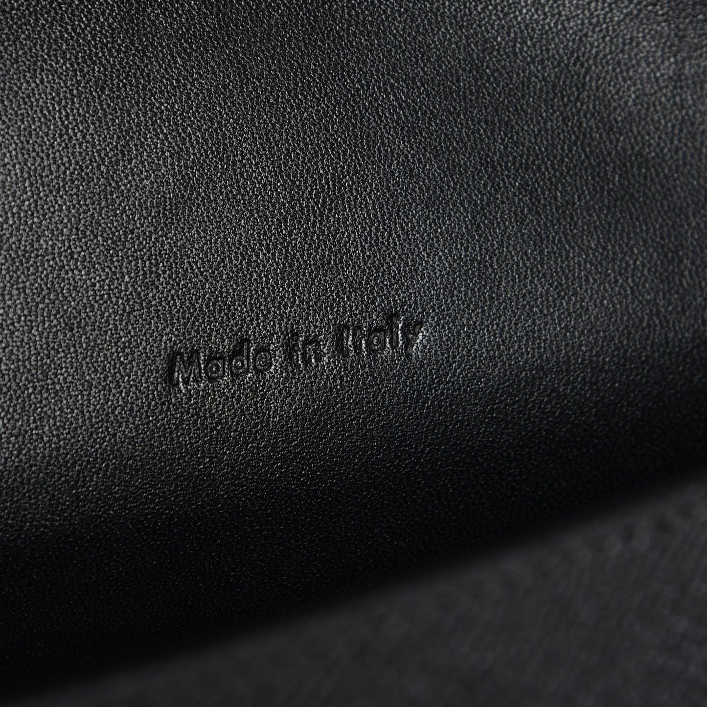 Grained Calfskin Medium Trotteur Black