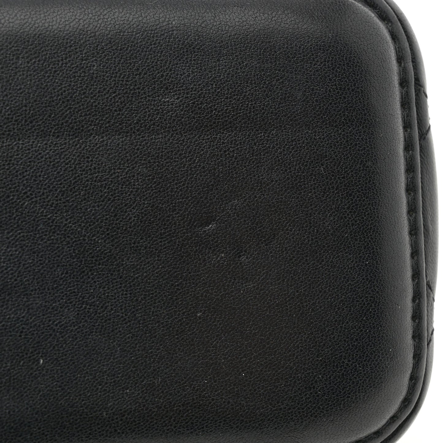 Lambskin Quilted Pearl Crush Small Vanity Case With Chain Black