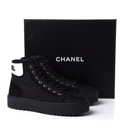 Chanel Fabric Suede Kidskin Grosgrain Lace Up Cap Toe Sneakers 42 Black White 11 of 11