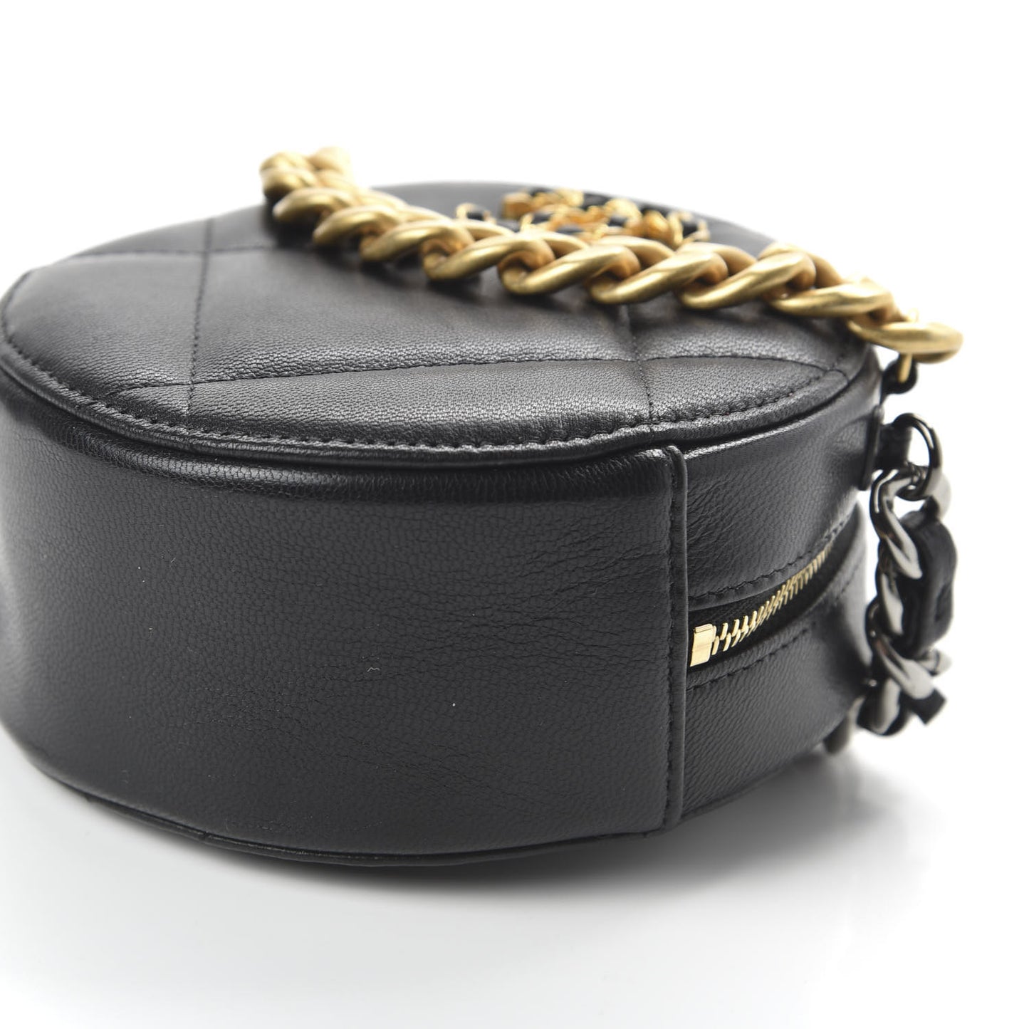 Goatskin Quilted 19 Round Clutch With Chain Black