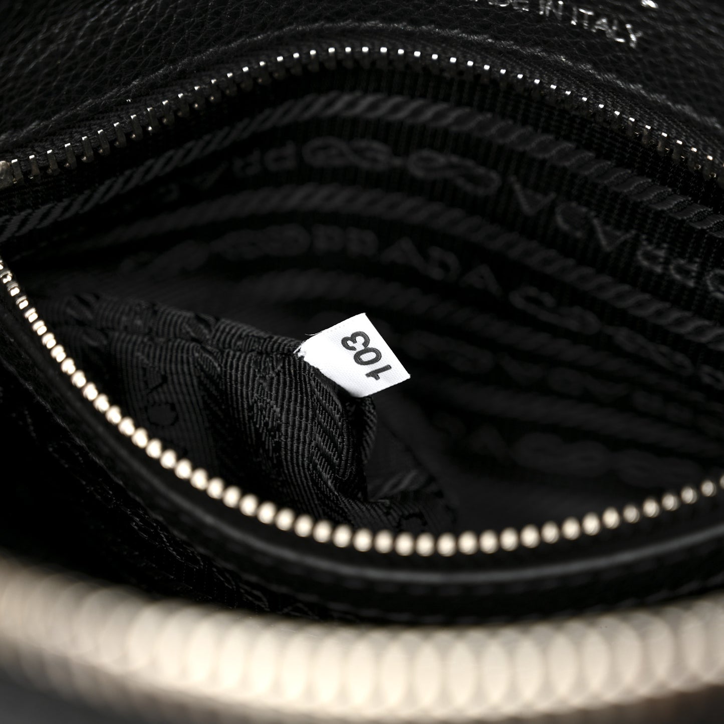 Vitello Daino Camera Crossbody Black
