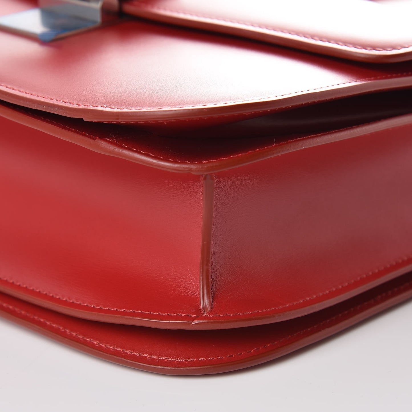 Box Calfskin Medium Classic Box Flap Bag Red