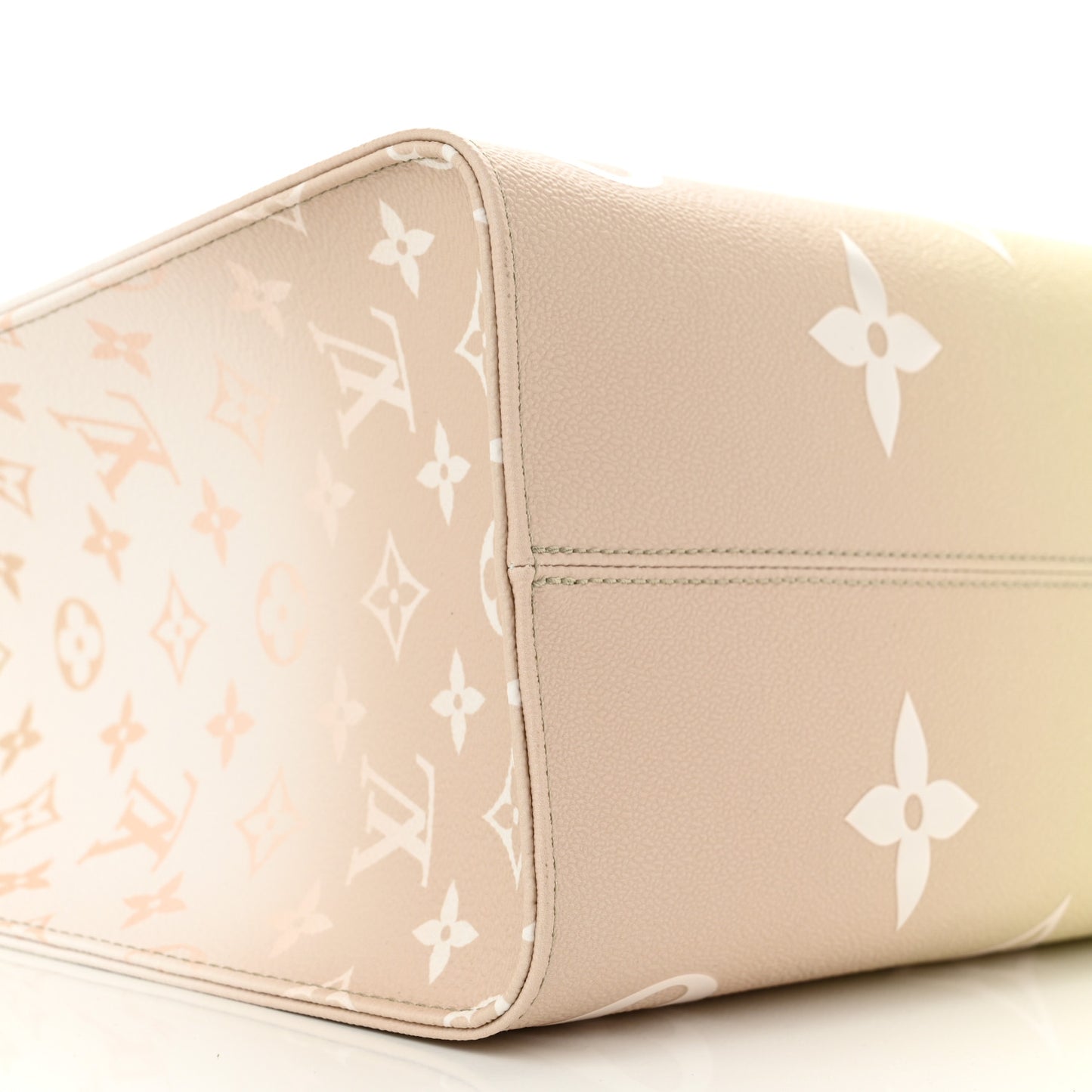Monogram Giant Spring In The City OnTheGo MM Sunset Kaki