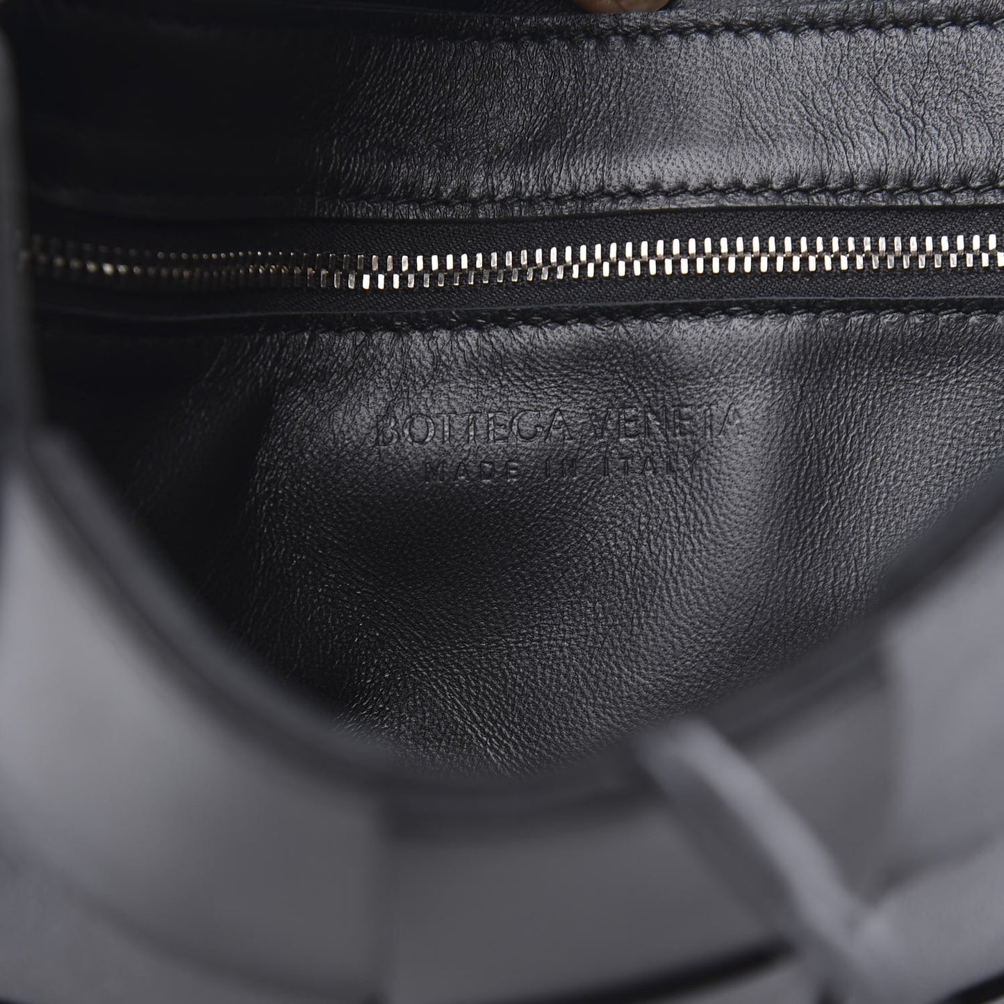 Lambskin Maxi Intrecciato Cassette Messenger Black