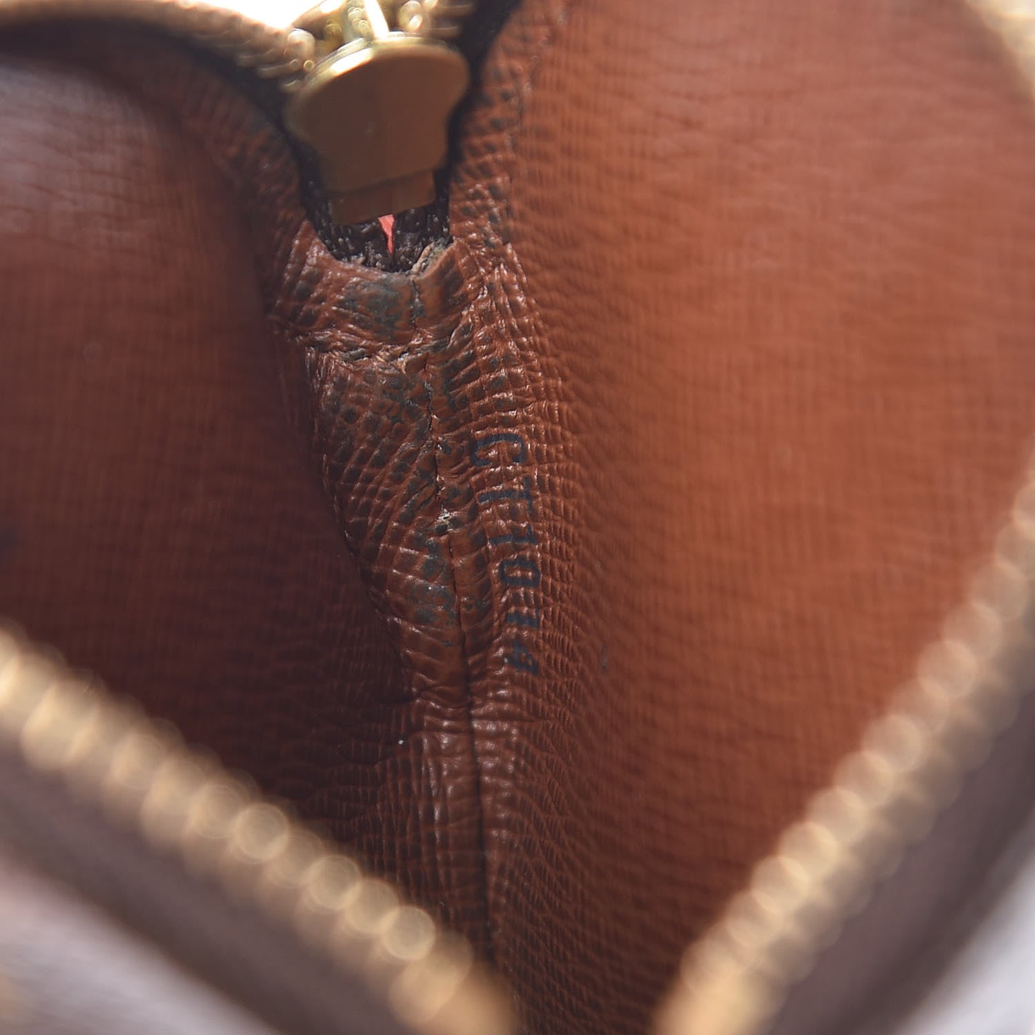 Louis Vuitton Monogram Round Coin Purse 7 of 8