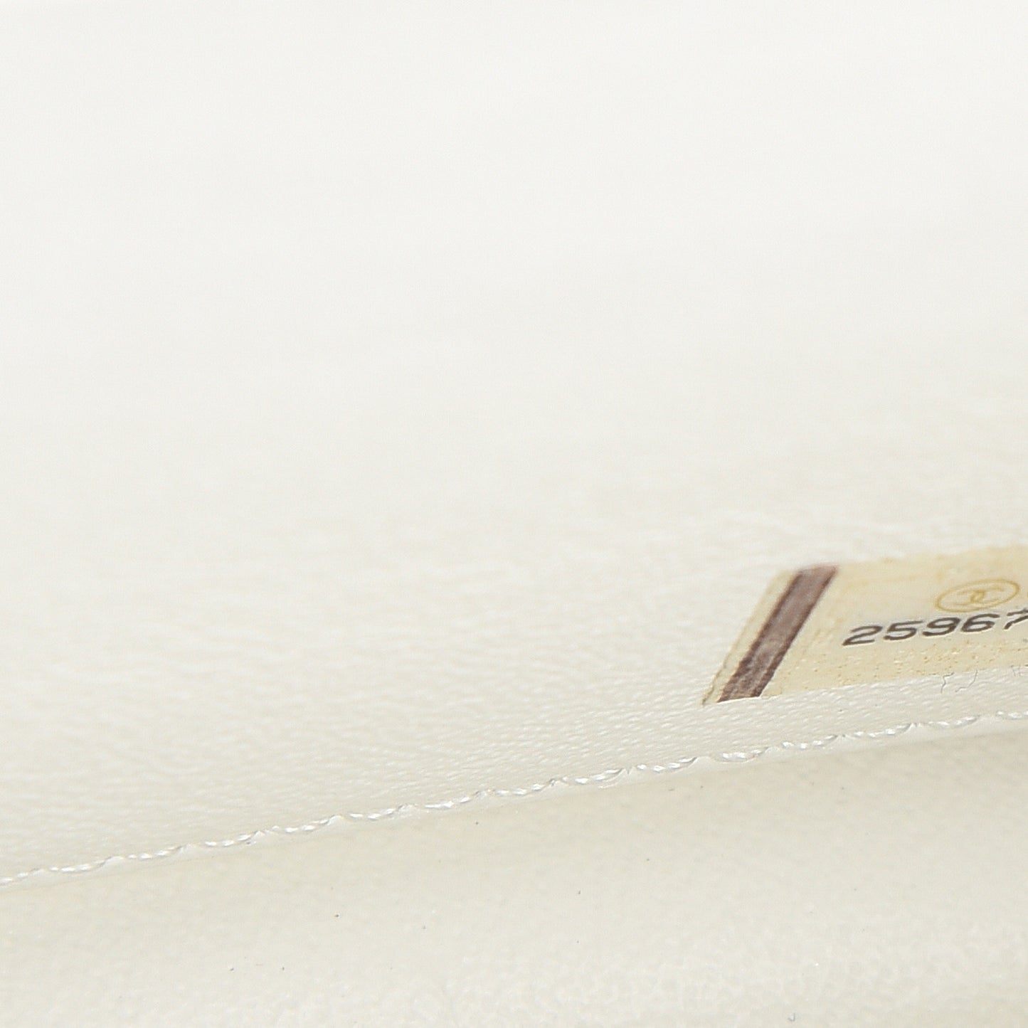 Caviar Quilted Medium Business Affinity Flap White