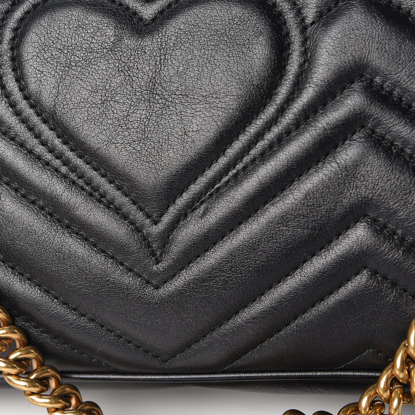 Calfskin Matelasse Medium GG Marmont Shoulder Bag Black