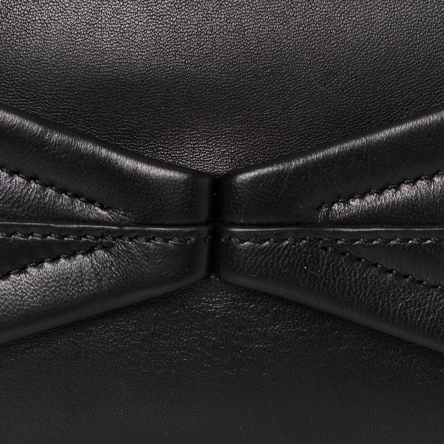Nappa Skull Four Ring Clutch Black