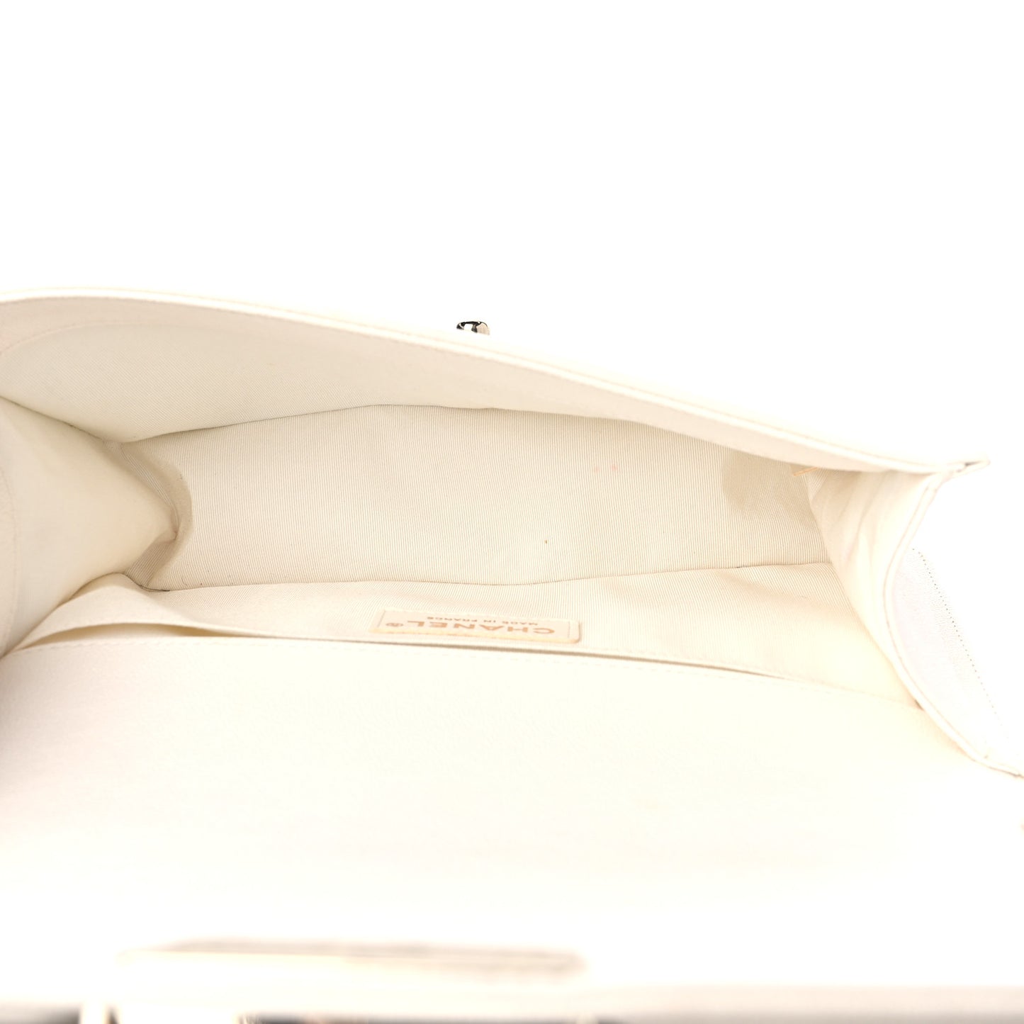 Caviar Quilted Medium Boy Flap White