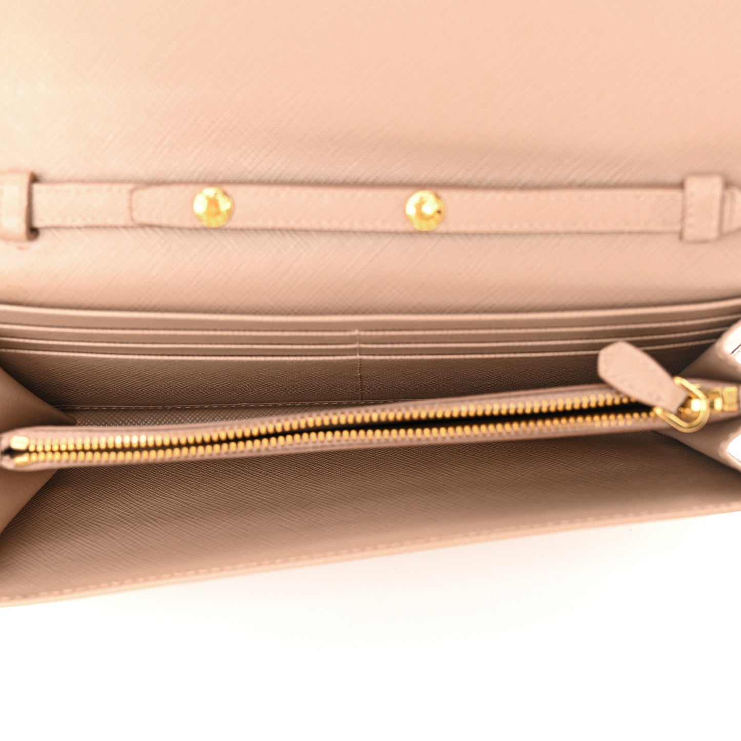 Saffiano Metal Oro Chain Wallet Cammeo