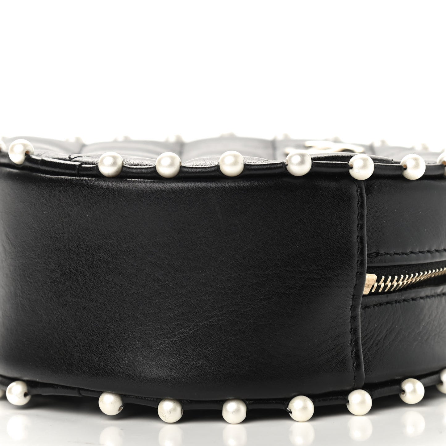 Calfskin Quilted Pearl Round Clutch With Chain Black