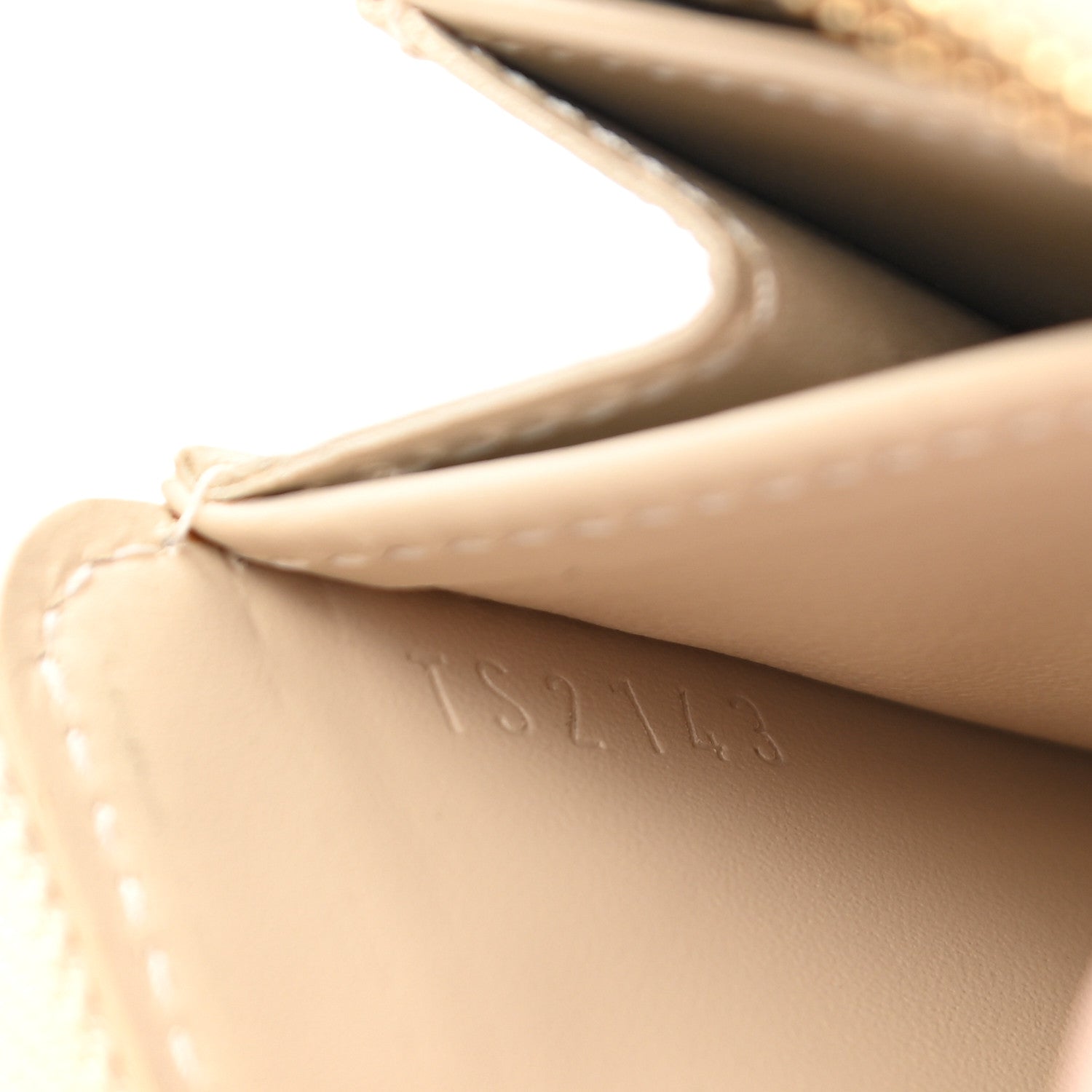 Louis Vuitton Vernis Zippy Coin Purse Blanc Corail 8 of 8