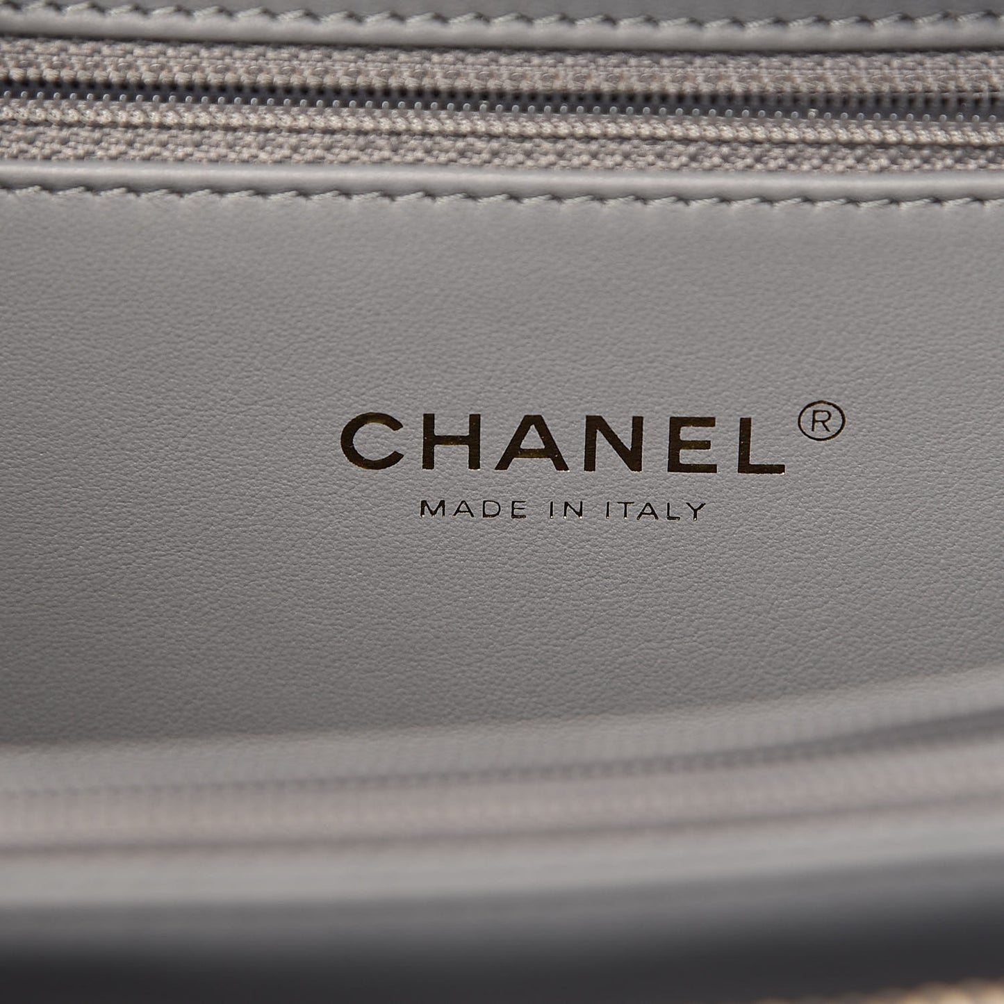 Caviar Quilted Medium CC Filigree Vanity Case Grey
