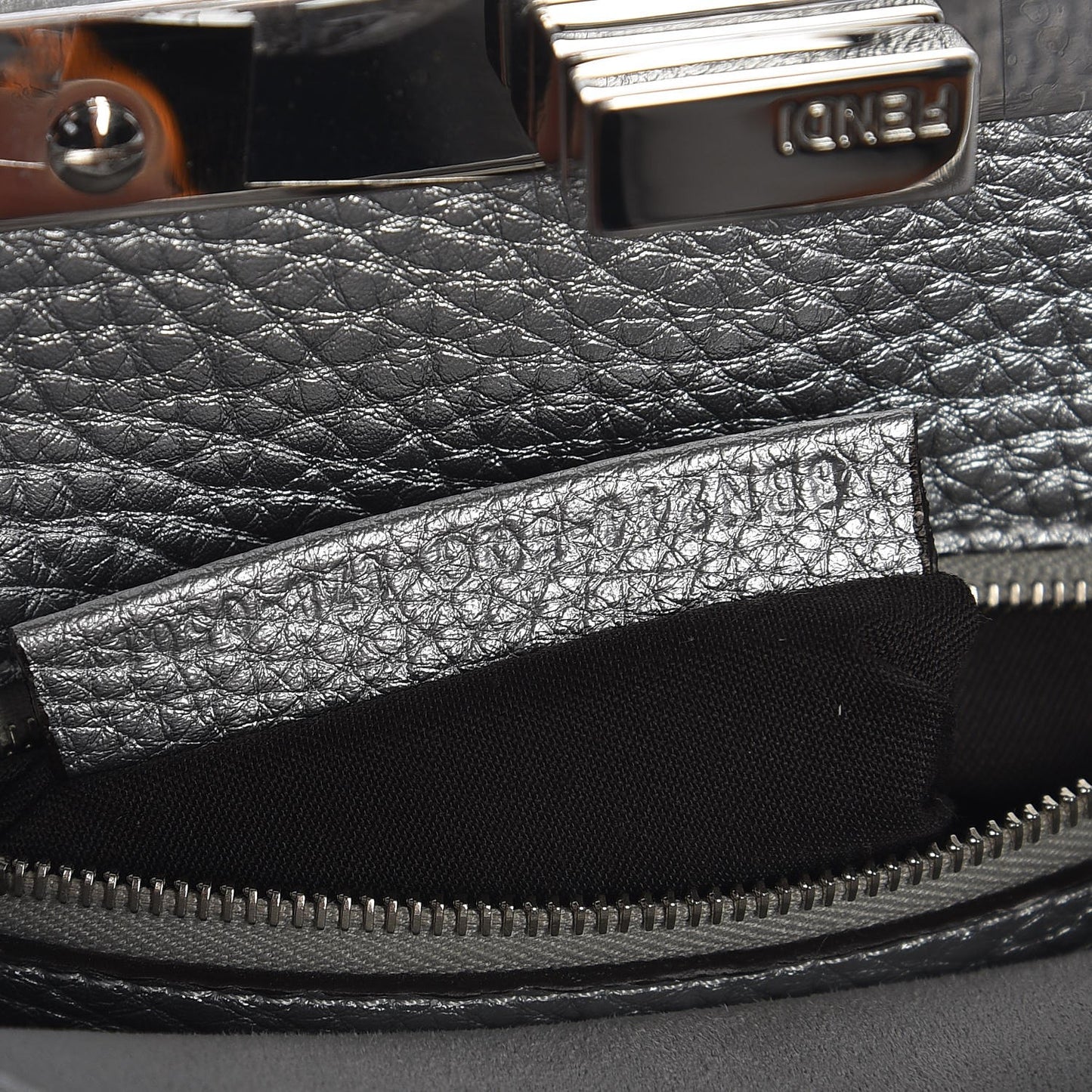 Cuoio Romano Lux Selleria Mini Peekaboo Iconic Satchel Argento