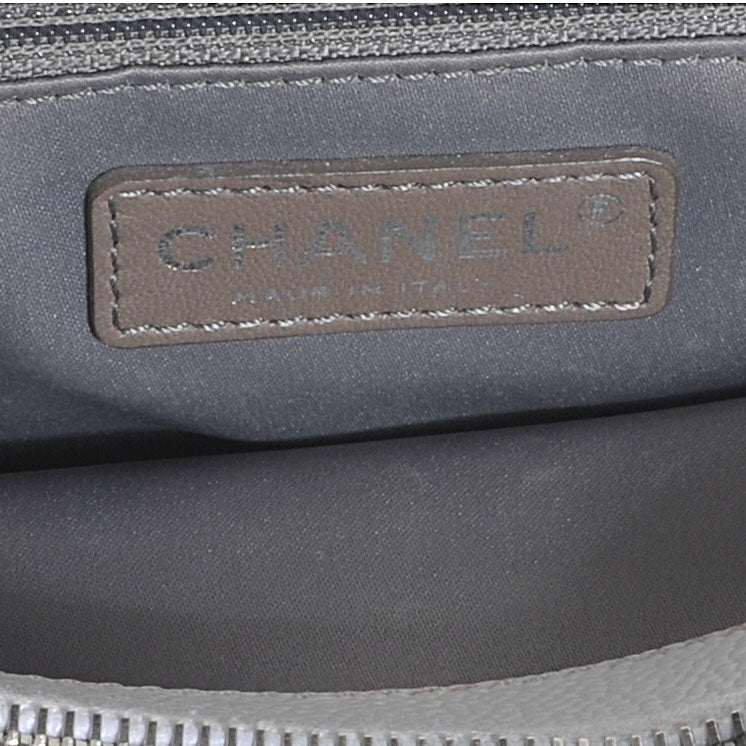 Caviar Grand Shopping Tote GST White