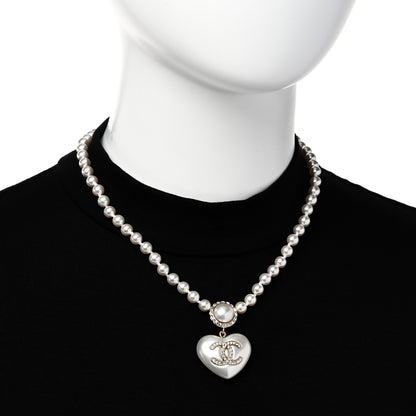 Chanel Pearl Crystal CC Heart Short Necklace Pearly White Gold 2 of 6