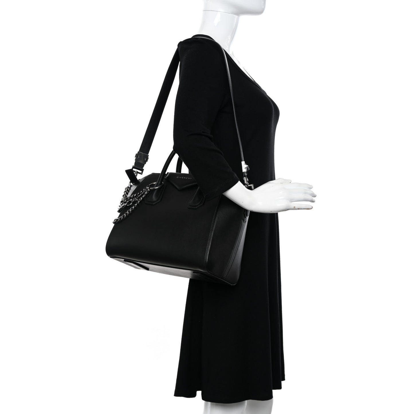 Smooth Calfskin Chains Small Antigona Black