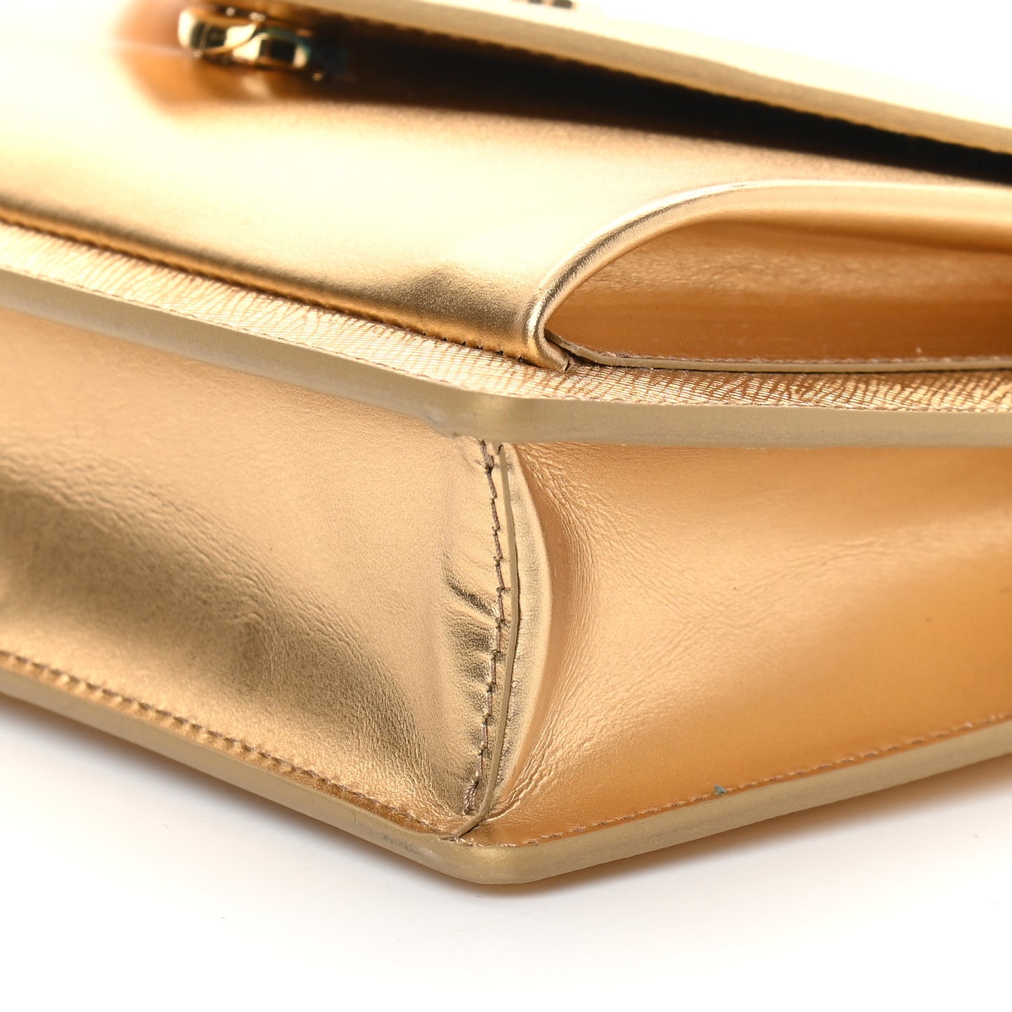 Metallic City Calfskin Saffiano Envelope Flap With Chain Platino