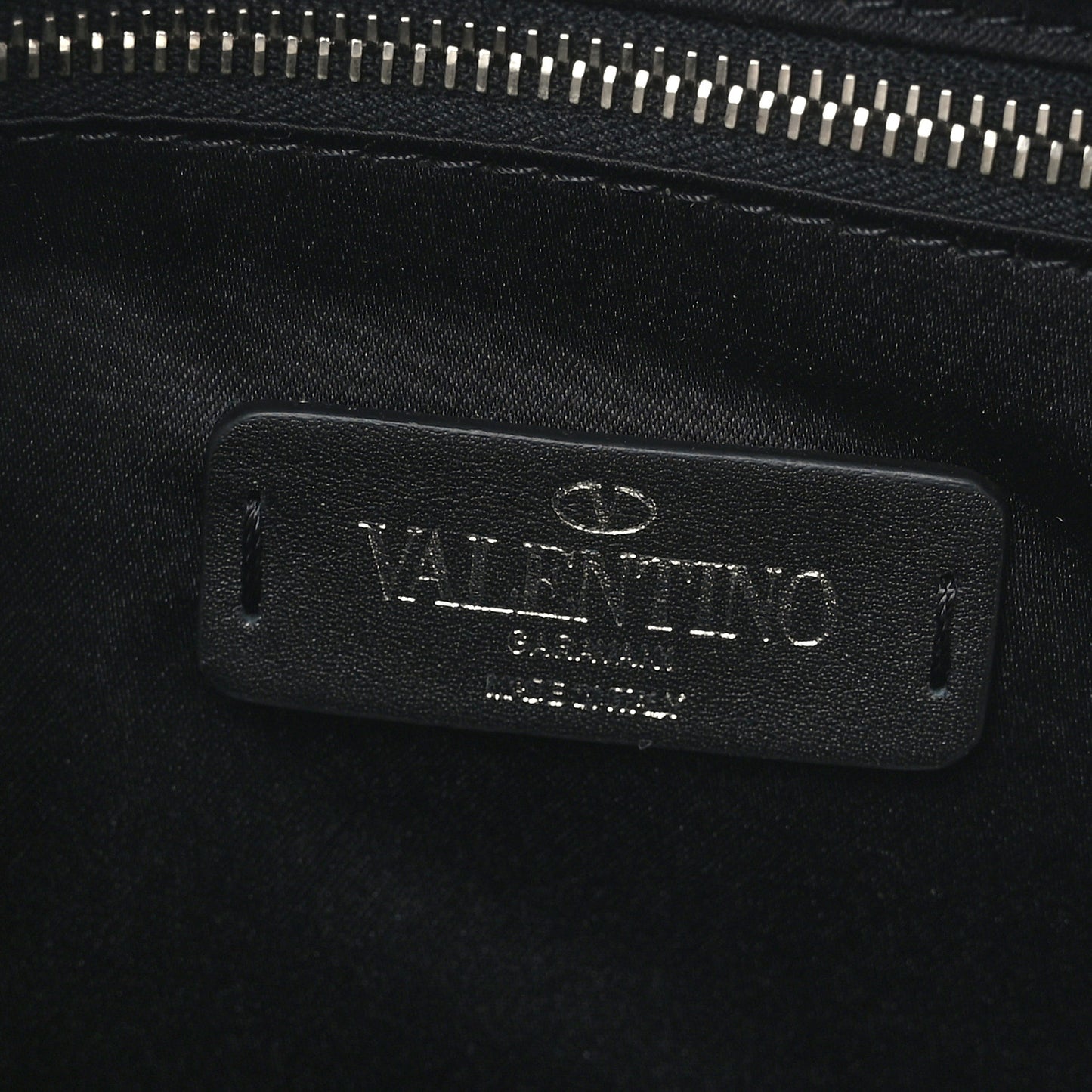 Calfskin VLogo Inlay Wash Bag Black