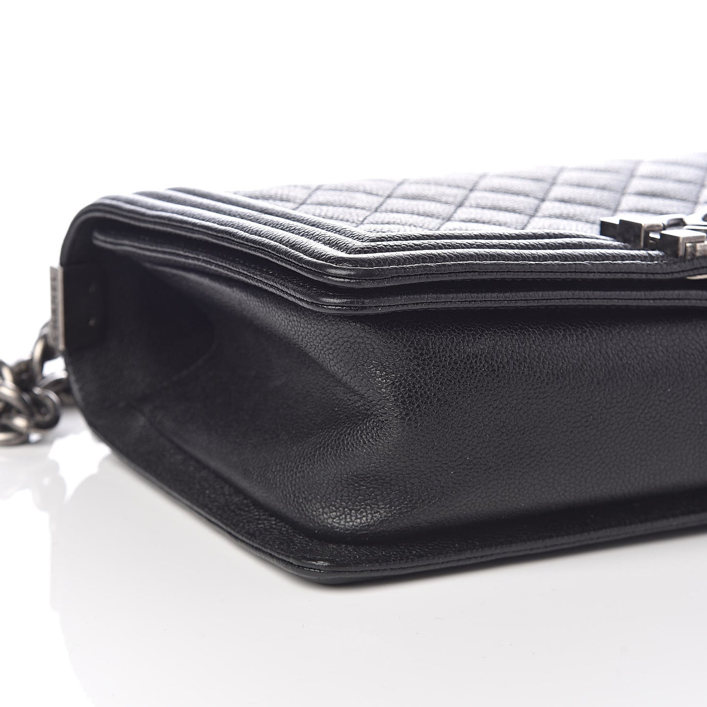 Caviar Quilted Medium Boy Flap Black