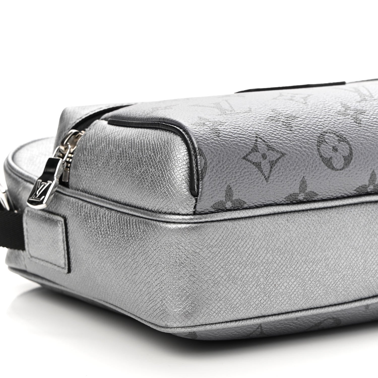 Louis Vuitton Taigarama Outdoor Messenger Gunmetal 7 of 9