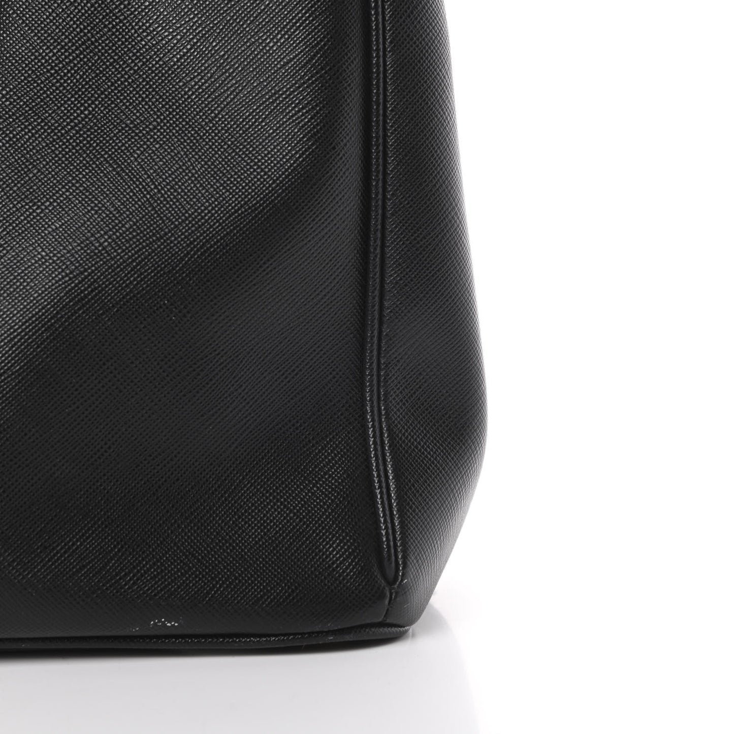 Saffiano Medium Galleria Double Zip Tote Black