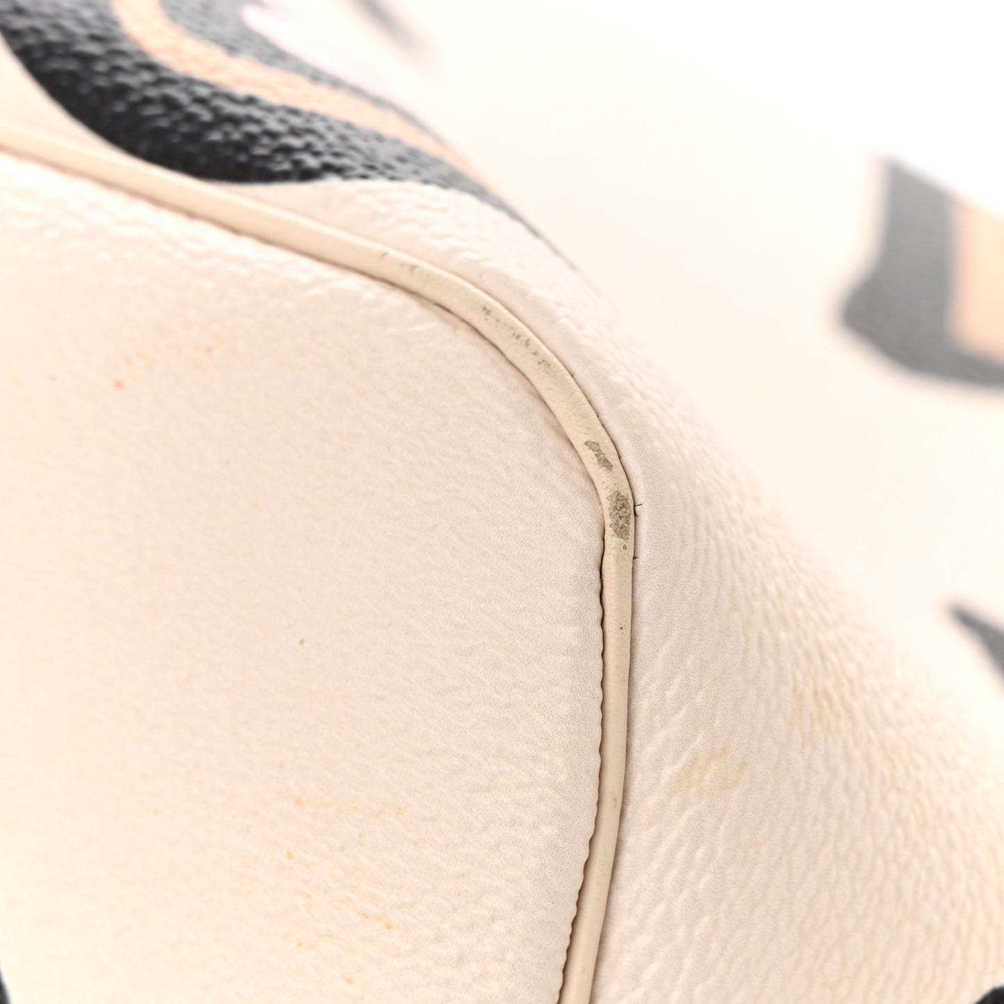 Monogram Giant Wild At Heart Neverfull MM Creme