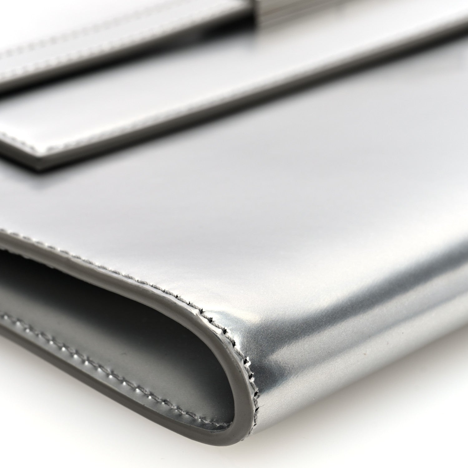 Saint Laurent Metallic Calfskin Manhattan Chain Clutch Metal Argento 8 of 9