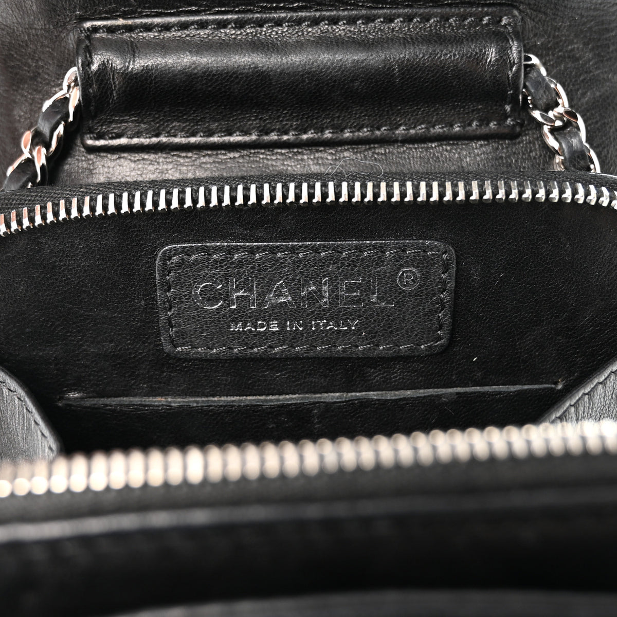 Lambskin Quilted Clams Wallet On Chain Black