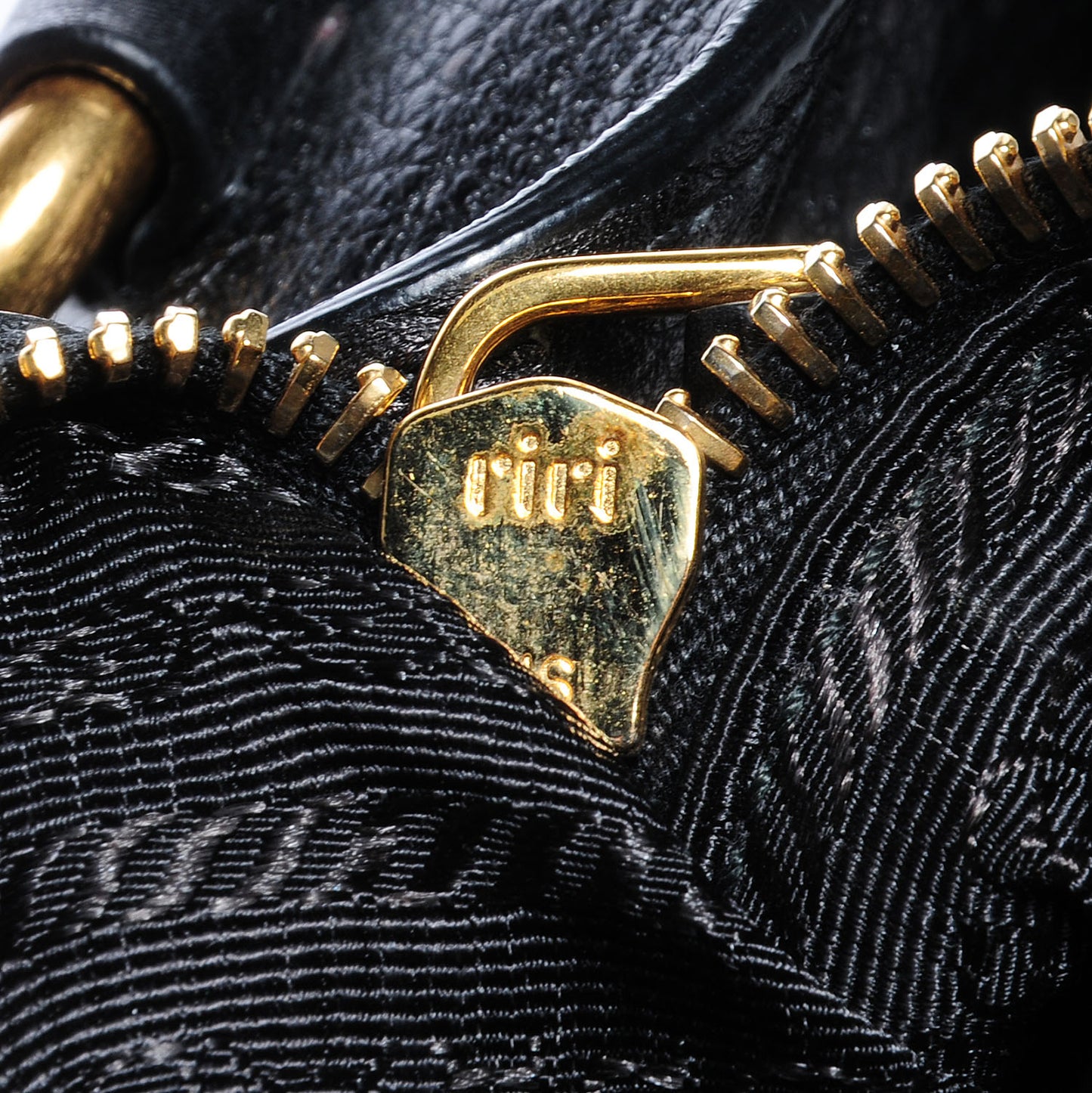 Vitello Daino Tote Nero Black