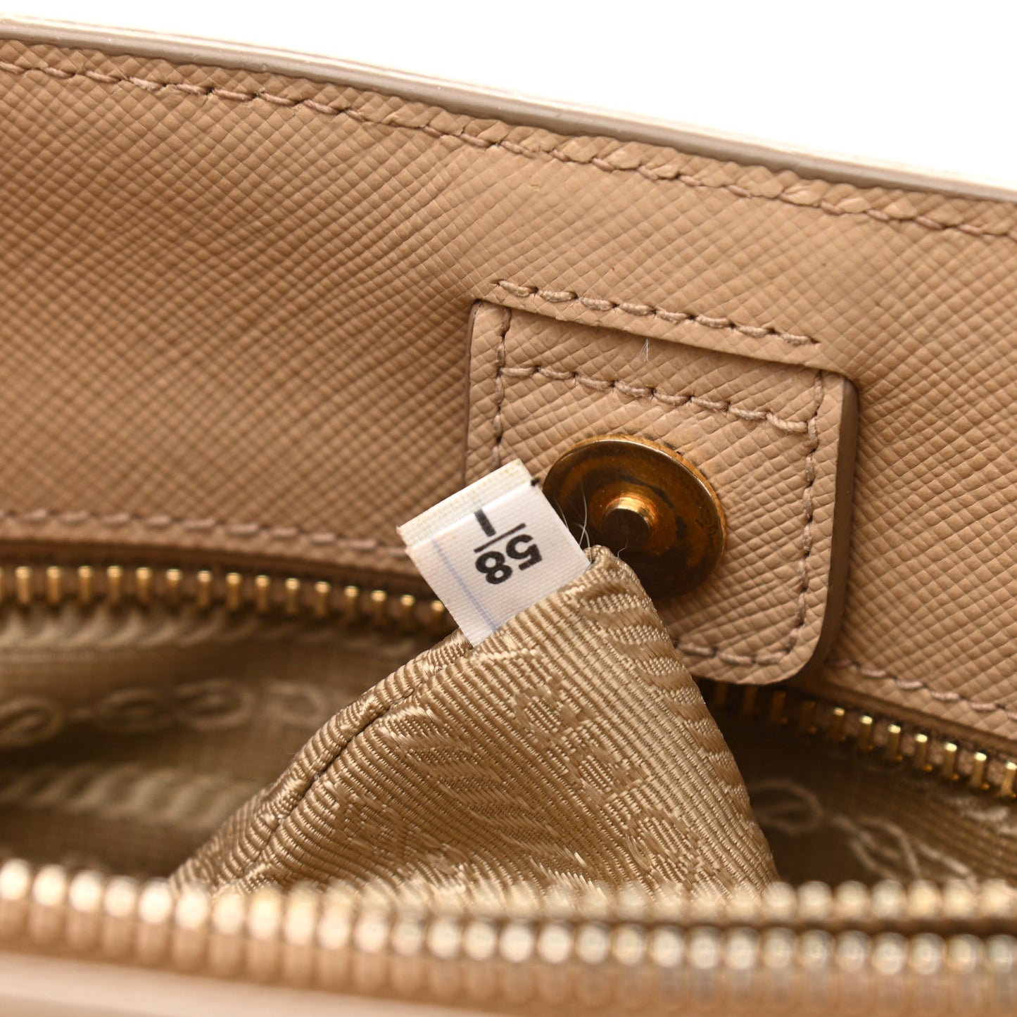 Saffiano Lux Medium Tote Cammeo