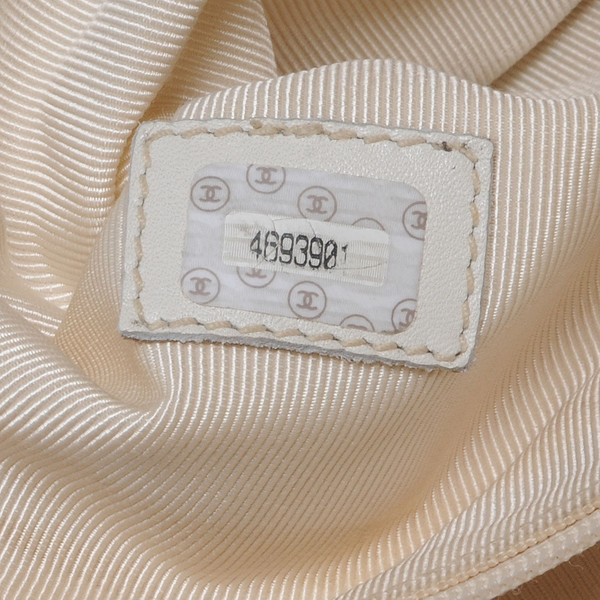 Caviar Shoulder Bag Ivory