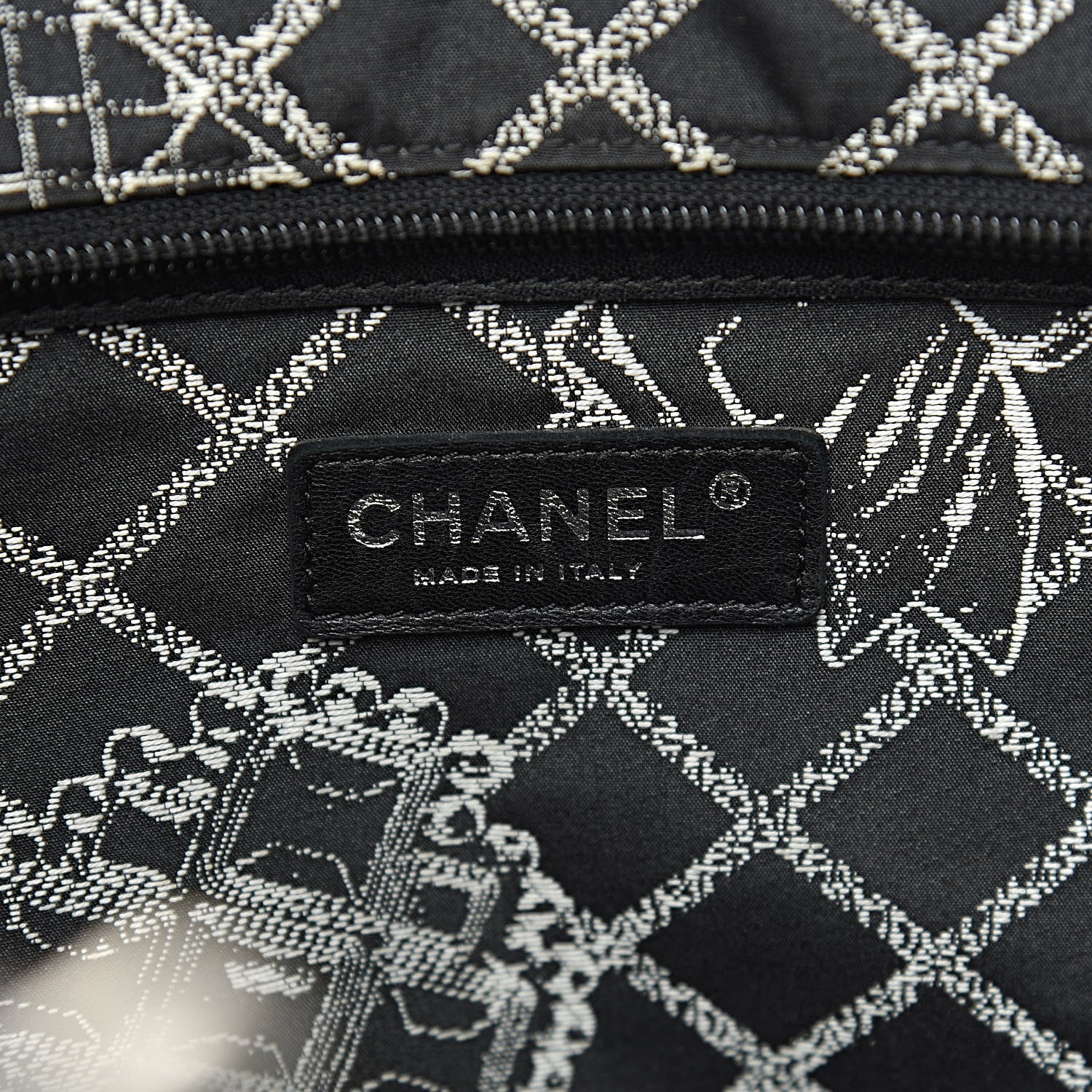 Chanel Calfskin Large Essential 31 Rue Cambon Tote White Black 6 of 26
