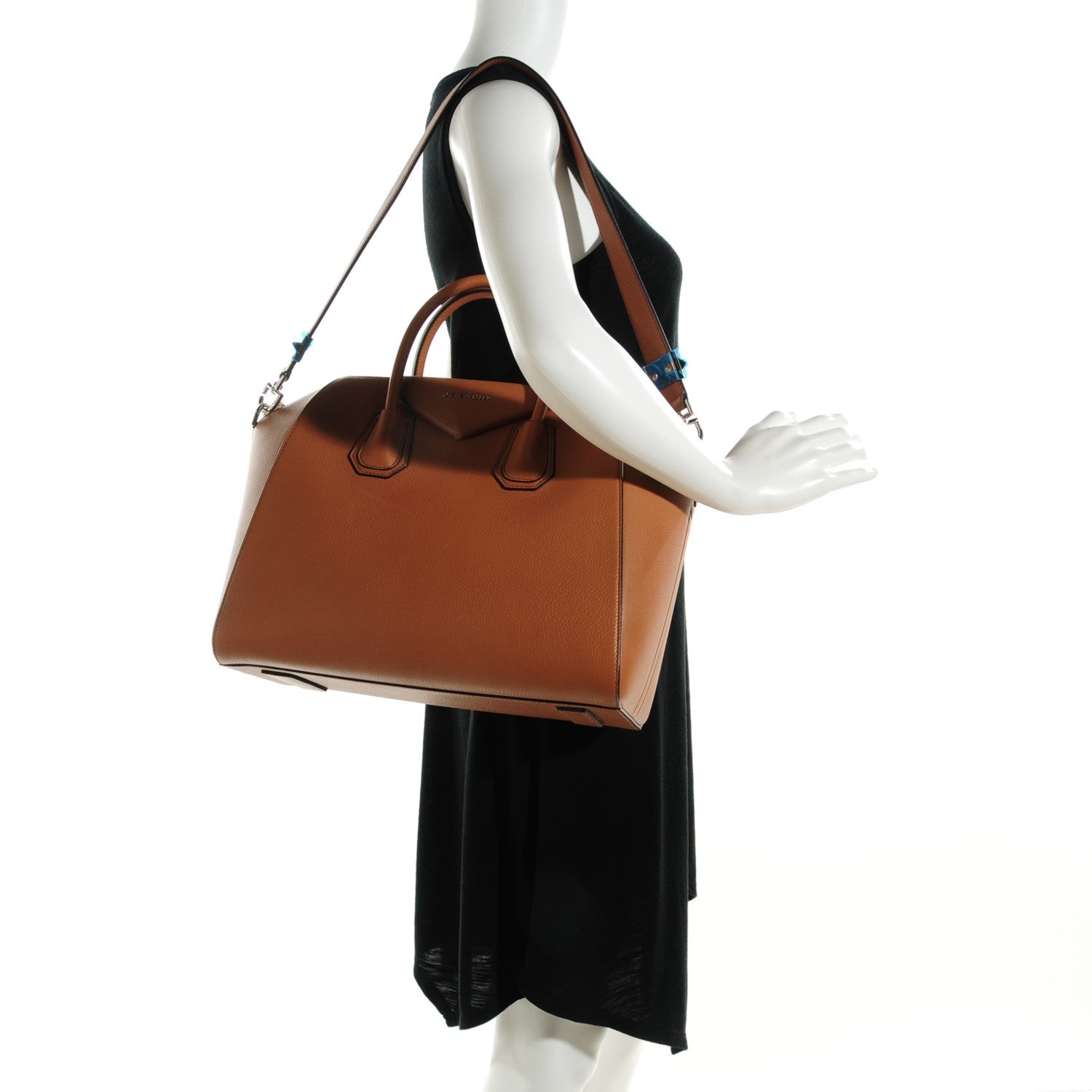 Givenchy Sugar Goatskin Medium Antigona Caramel Brown 2 of 8