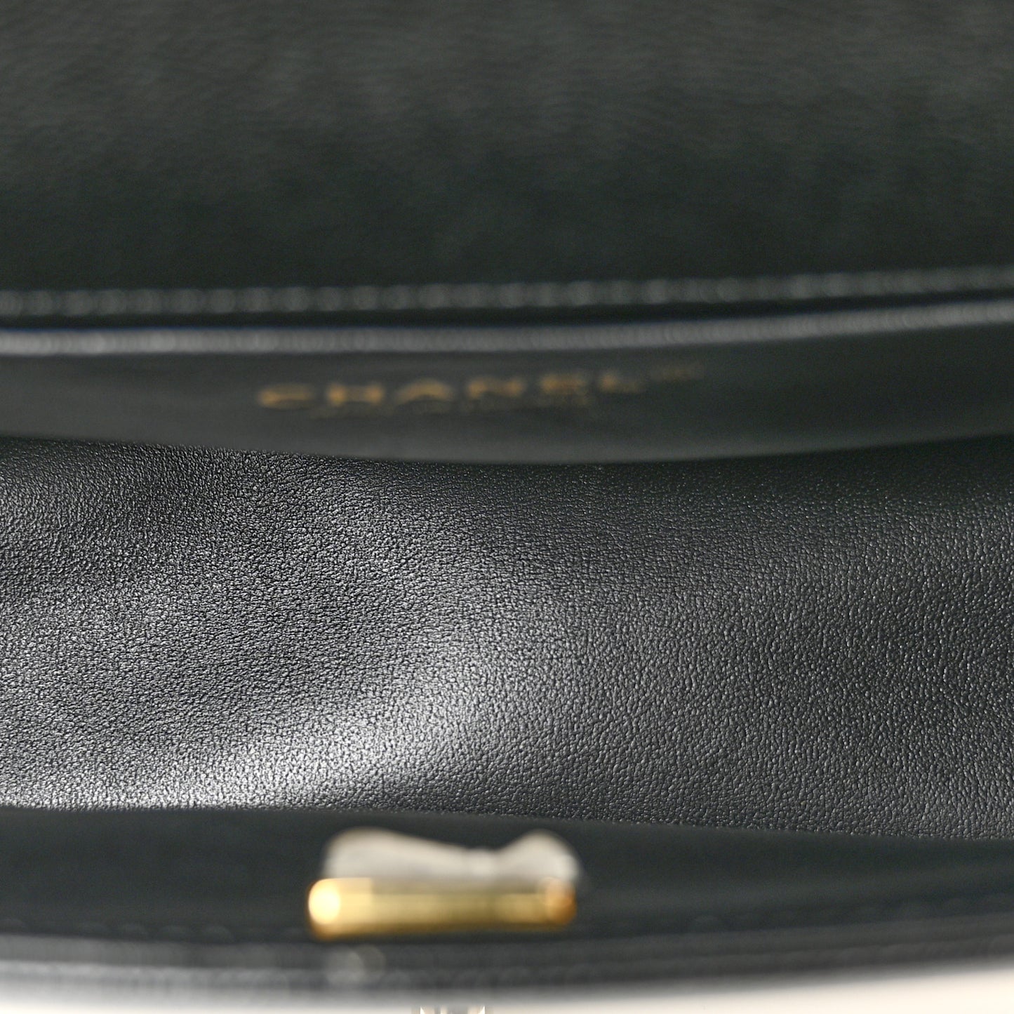 Caviar Chevron Quilted Medium Boy Flap Black